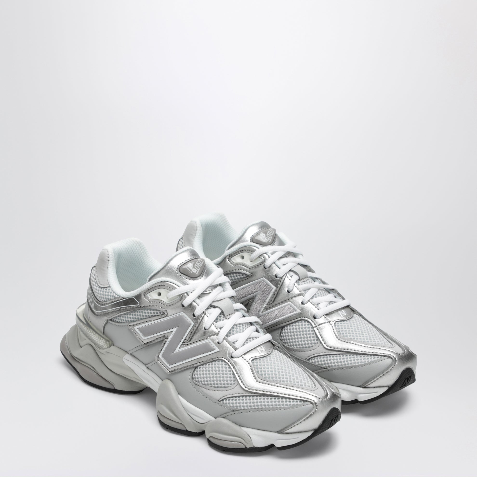 9060 Sneakers in Raincloud / Truffle Salt in mesh