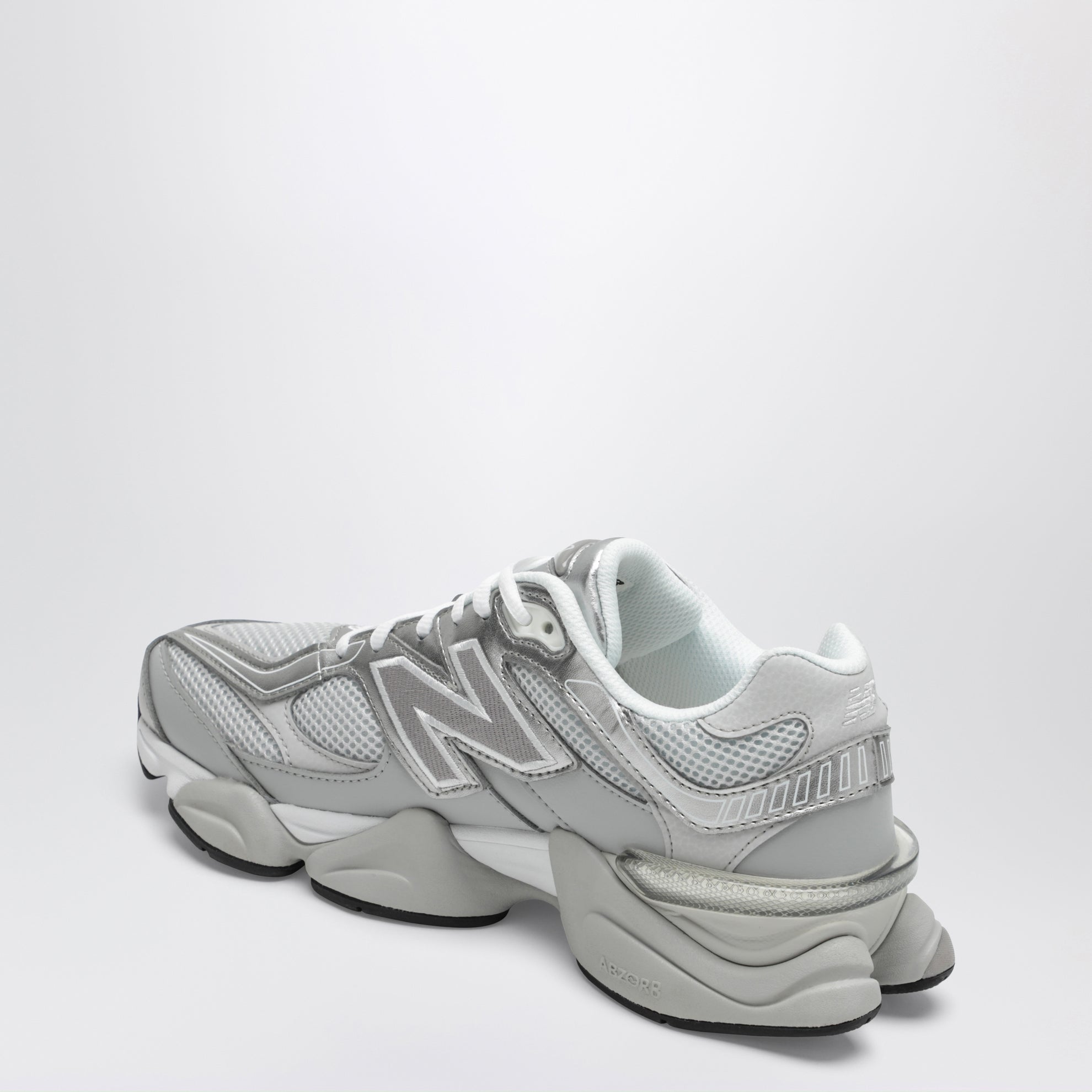 9060 Sneakers in Raincloud / Truffle Salt in mesh