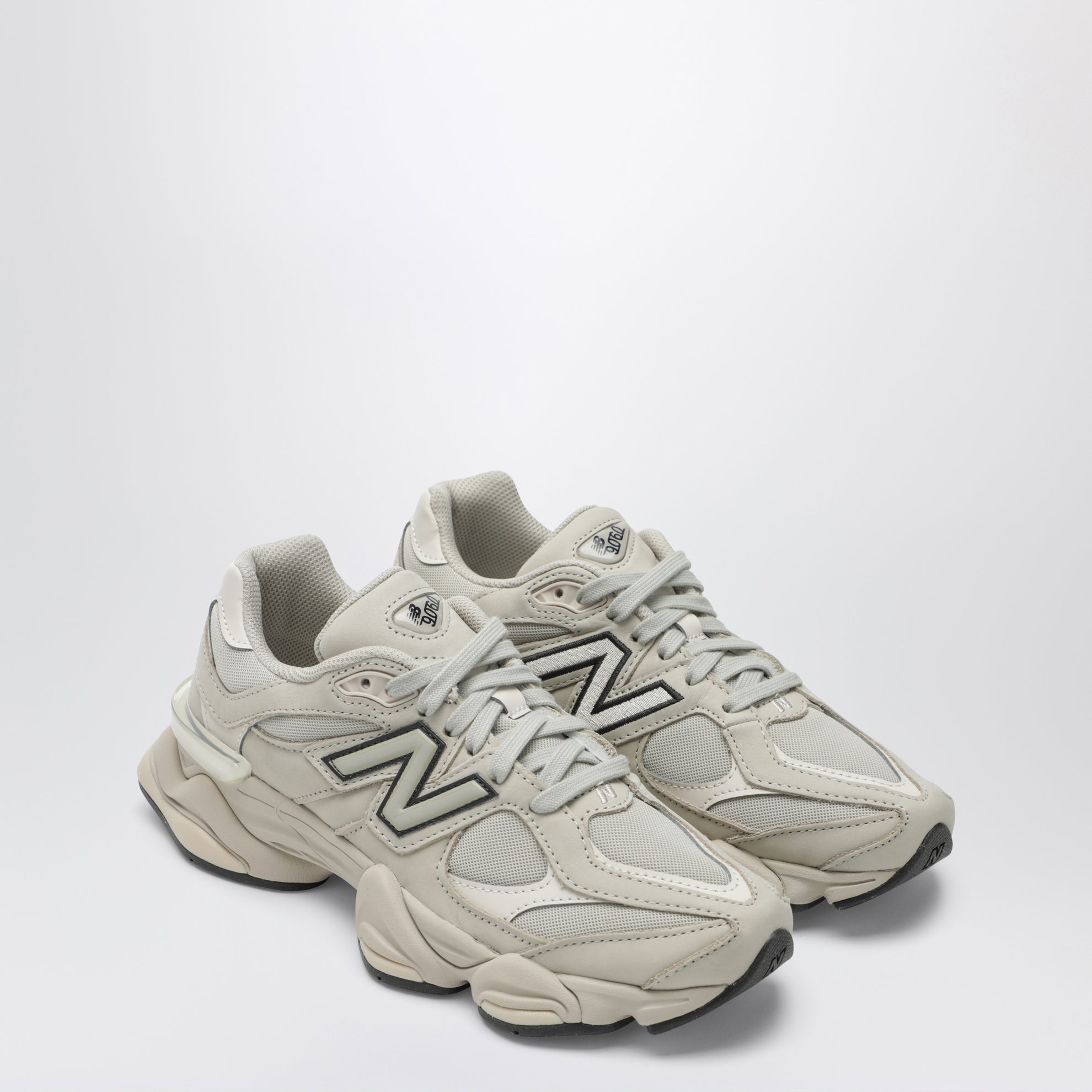 9060 Shipyard/Linen Sneakers in mesh and suede