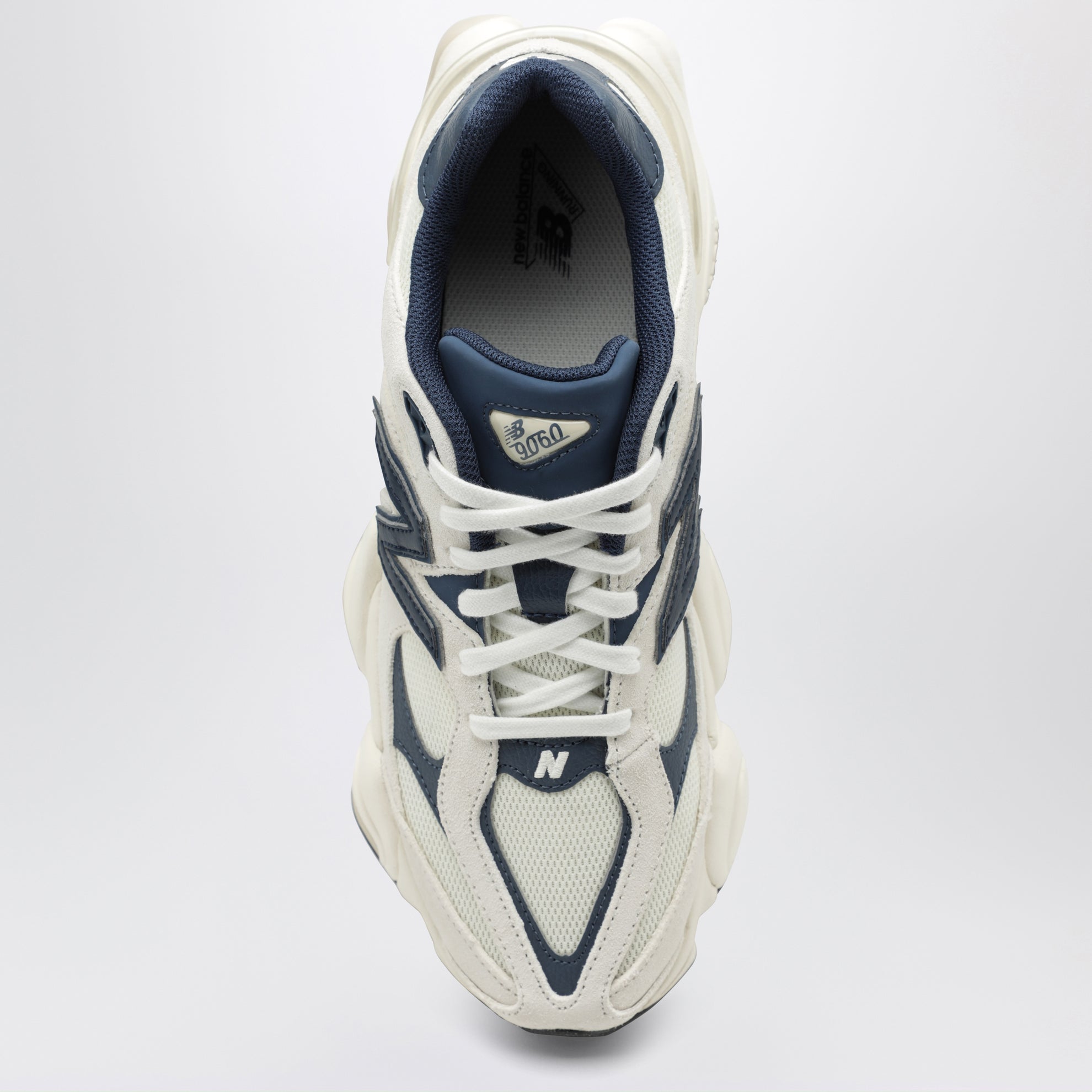 Baskets 9060 bleu marine en mesh et daim