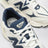 Baskets 9060 bleu marine en mesh et daim