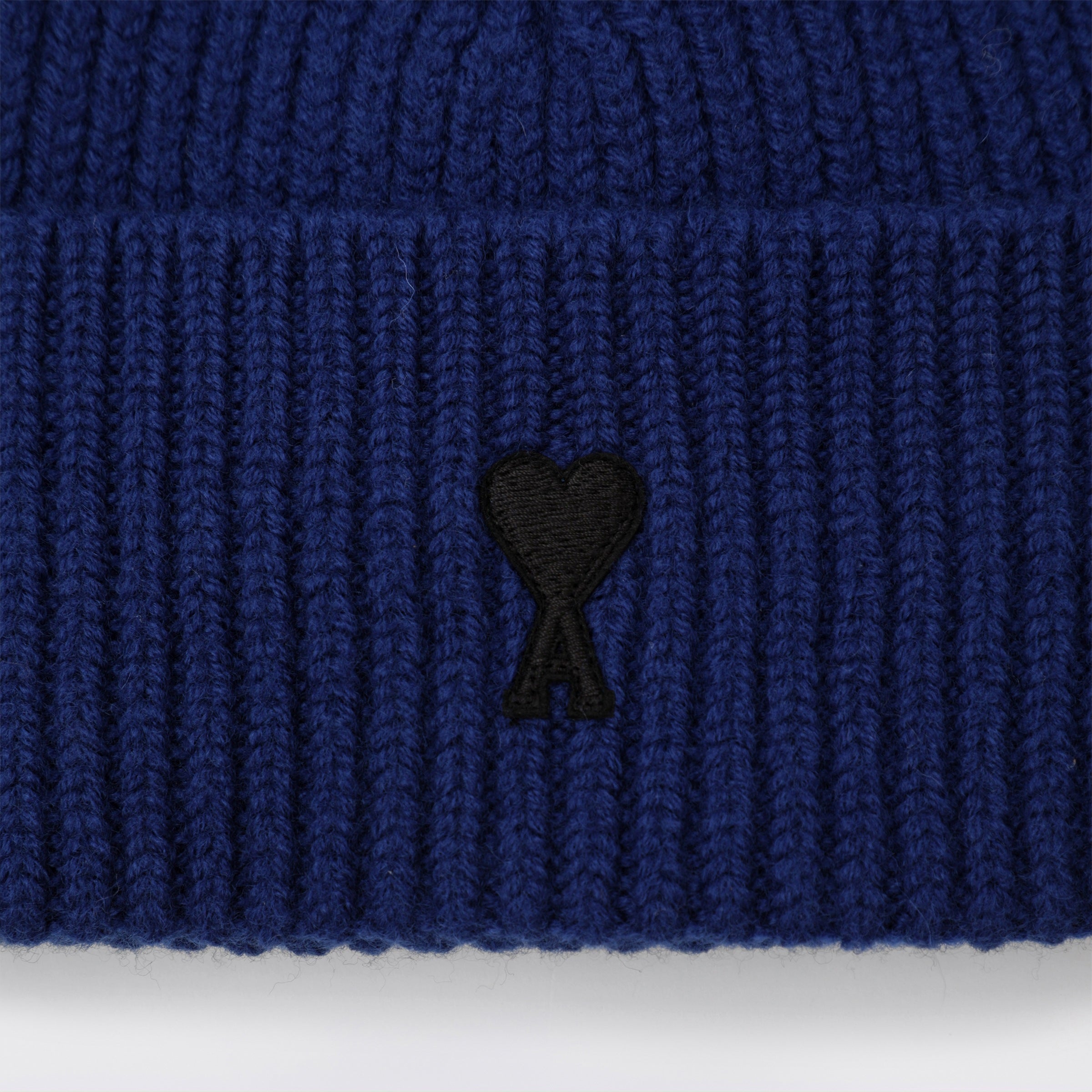 新品　ami paris ブルー アルパカAMI DE COEUR ビーニー Ami Paris Ami de Coeur beanie in electric blue wool blend | TheDoubleF