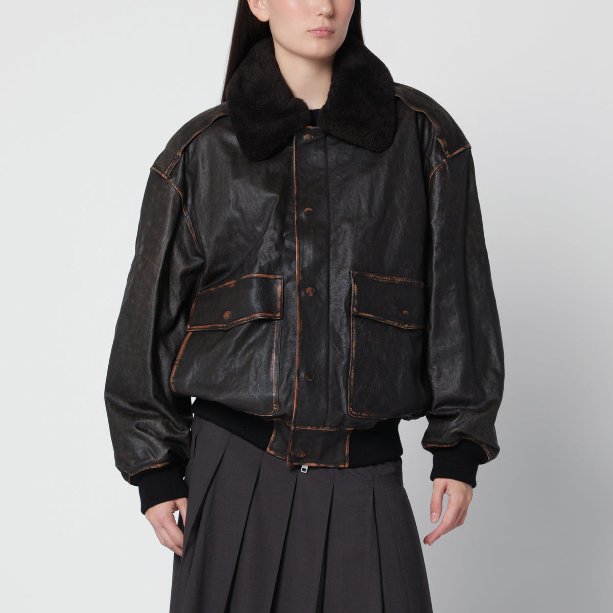 A-2 schwarzer Blouson aus gebürstetem Lammleder