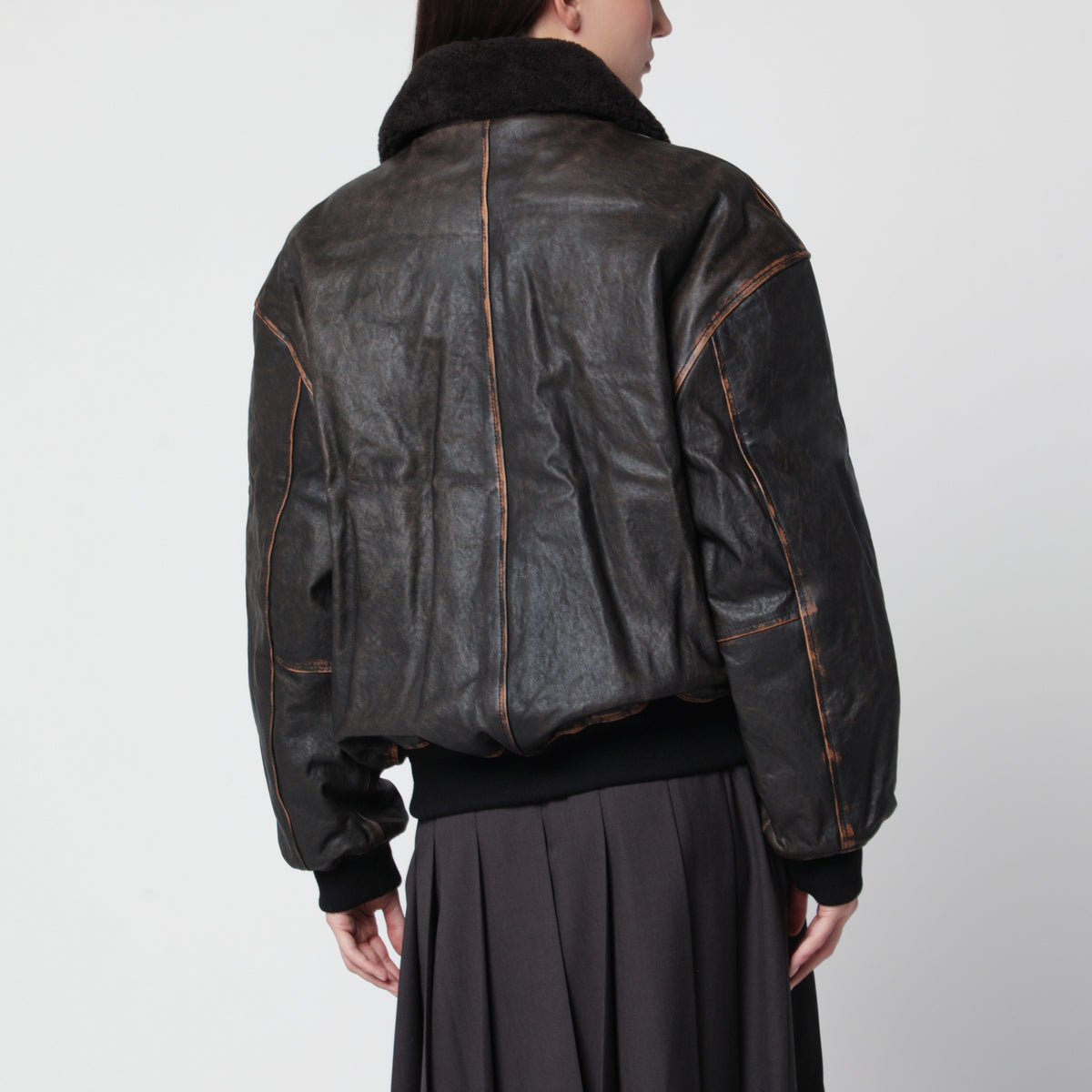 A-2 schwarzer Blouson aus gebürstetem Lammleder