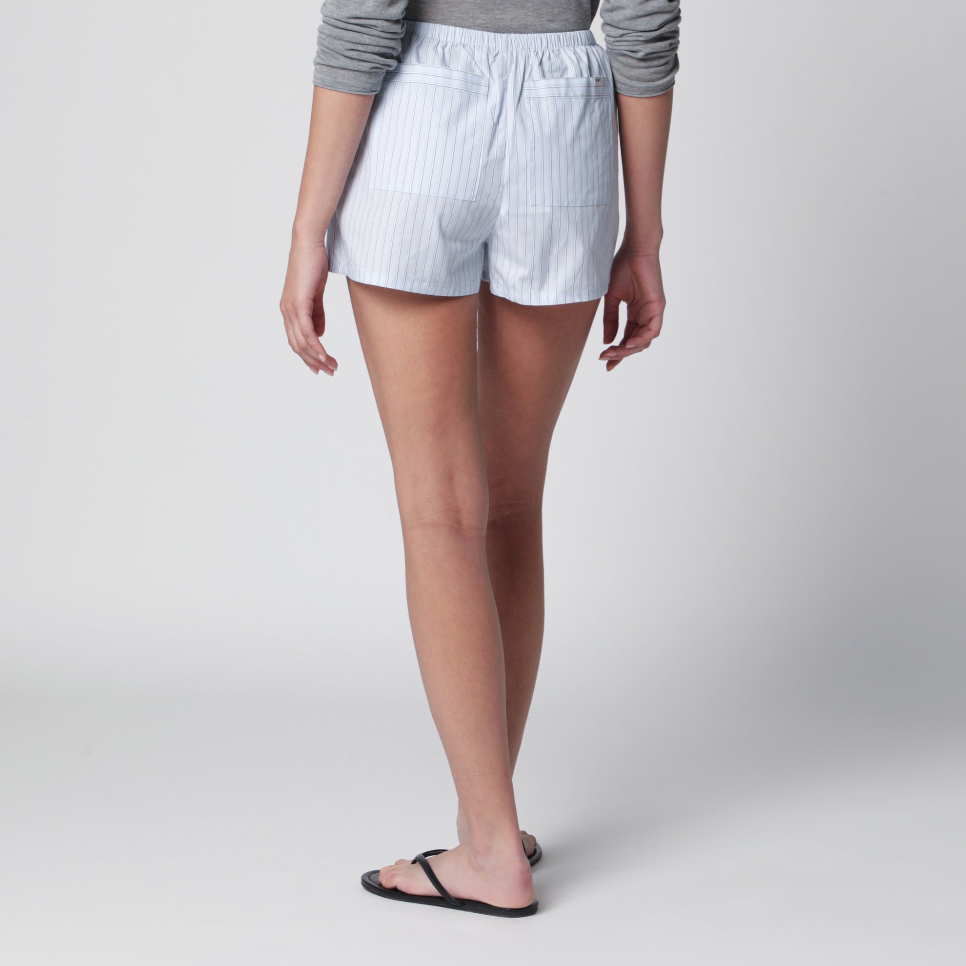 Mini shorts pigiama azzurri a righe