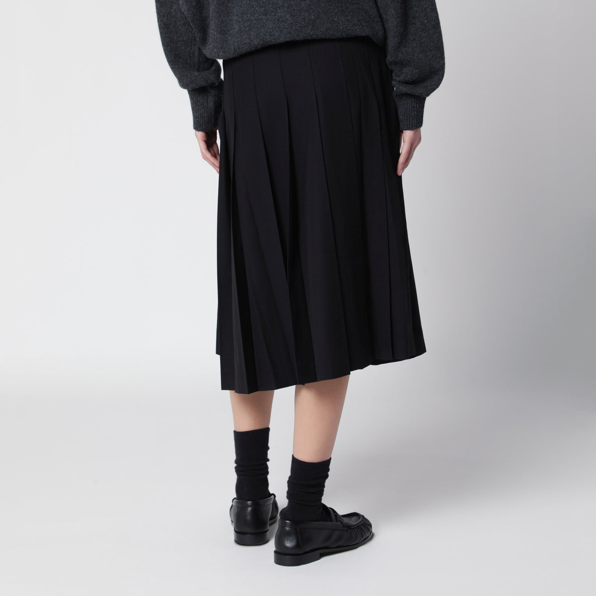 Black pleated skirt