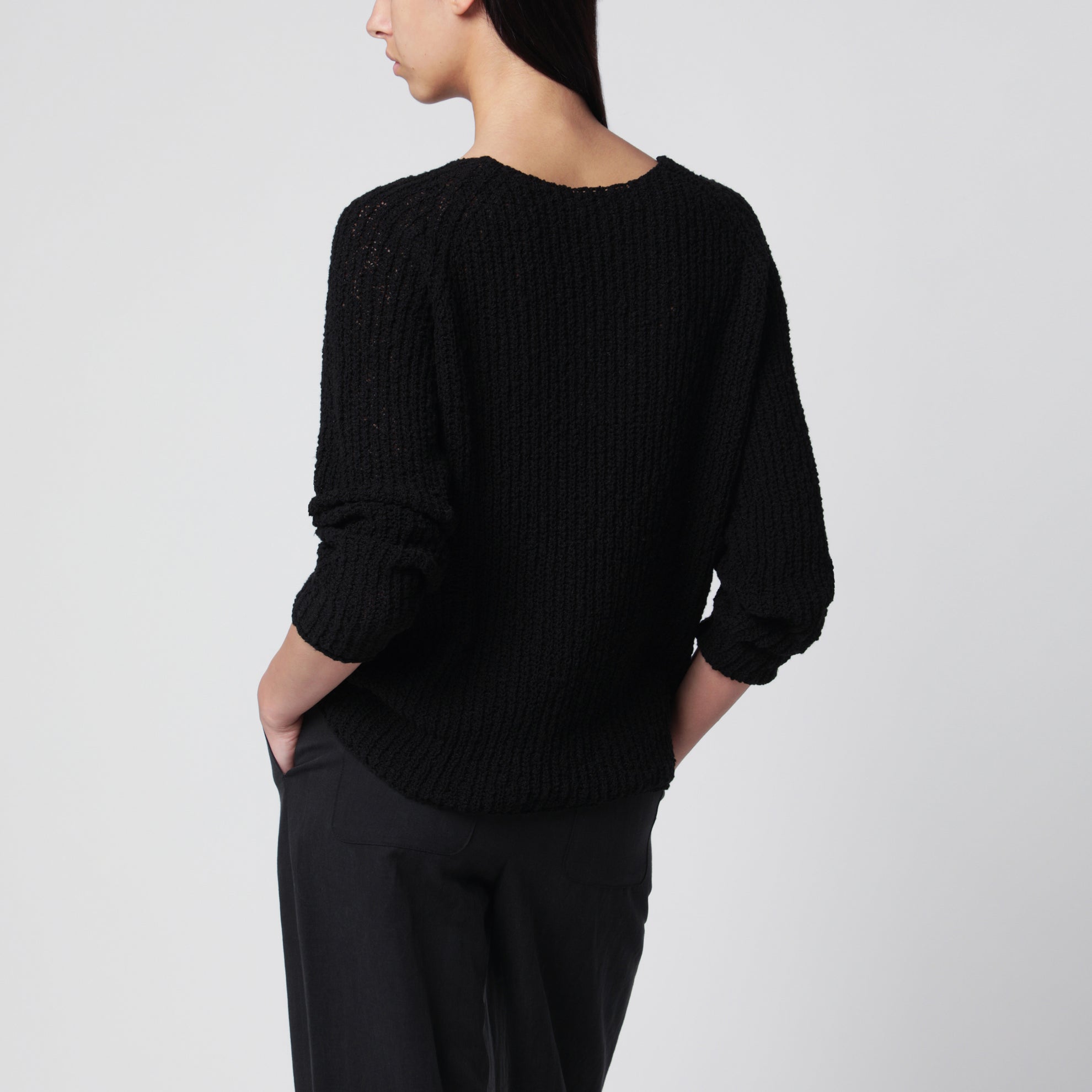 Maglia nera in misto cotone a trama larga