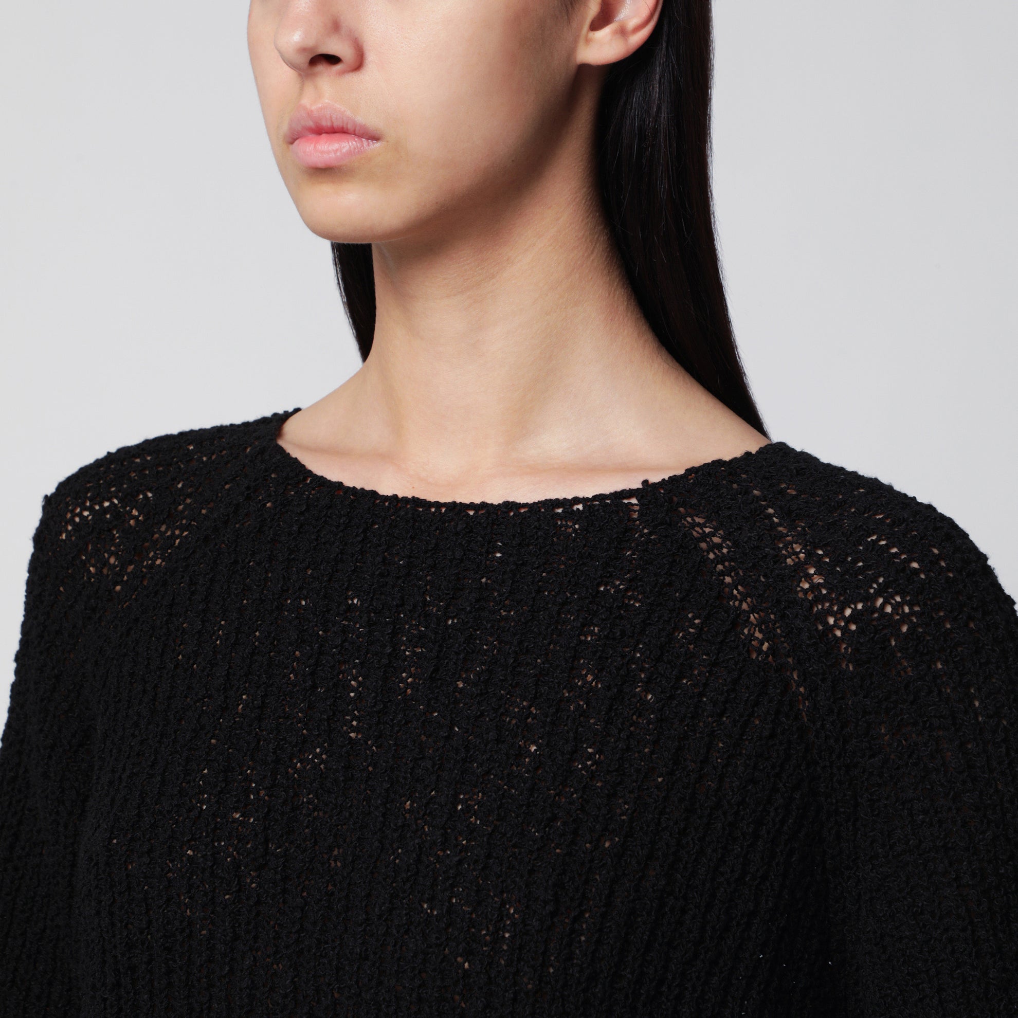 Maglia nera in misto cotone a trama larga