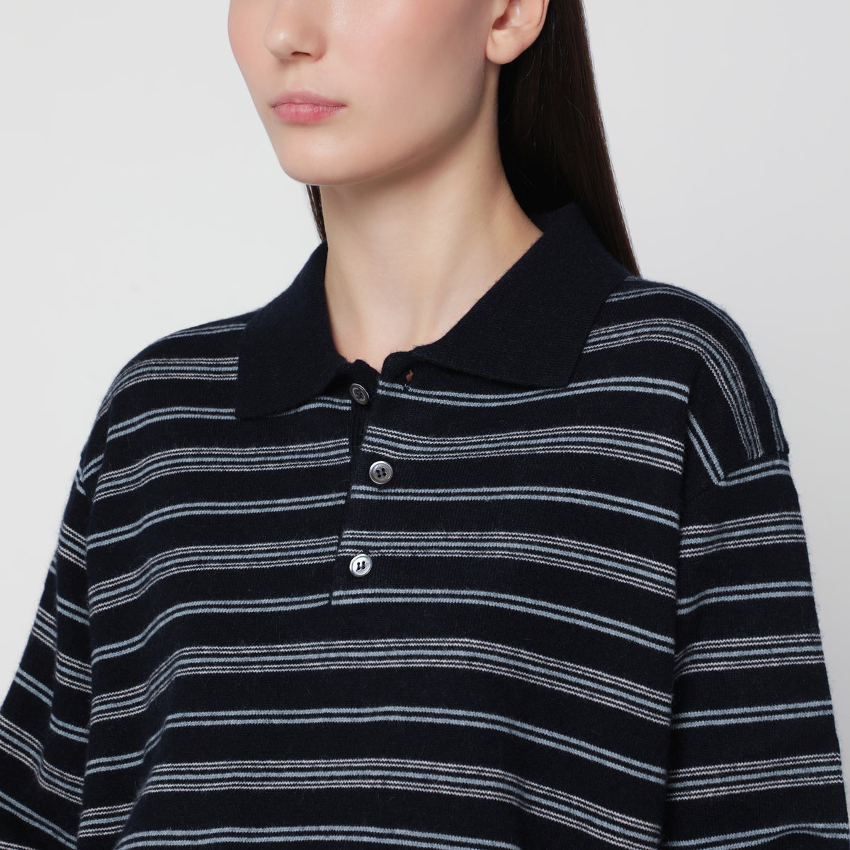 Pull rayé bleu marine à col