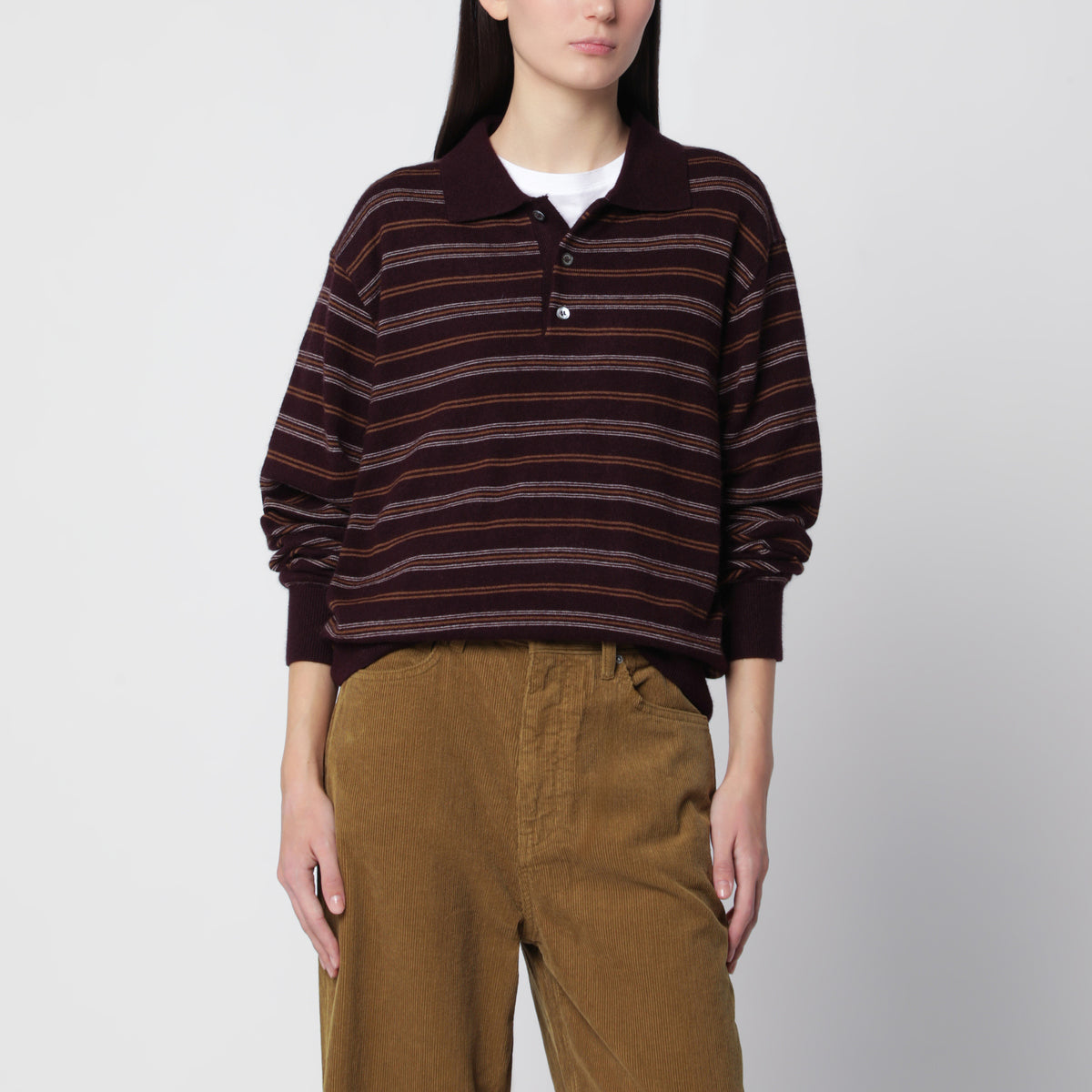 Maglione a righe marrone con colletto