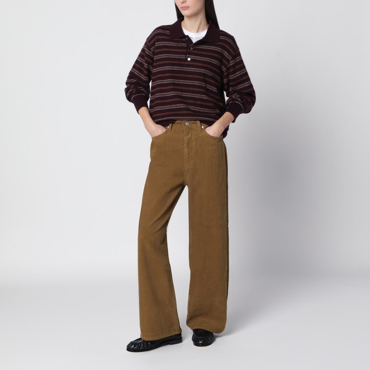 Maglione a righe marrone con colletto
