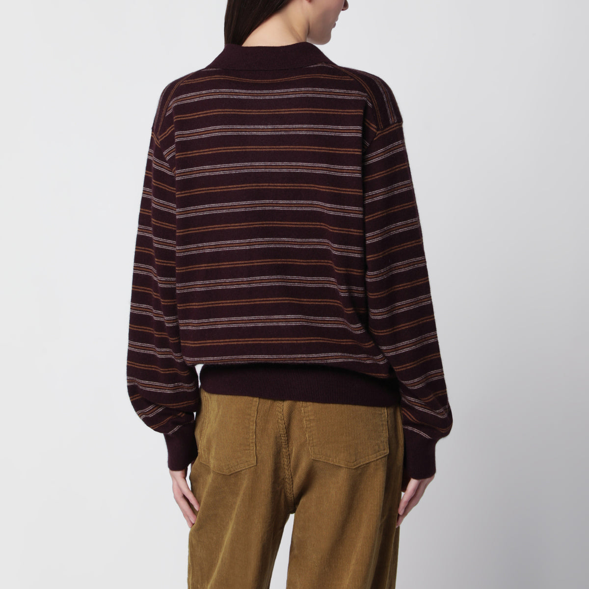 Maglione a righe marrone con colletto