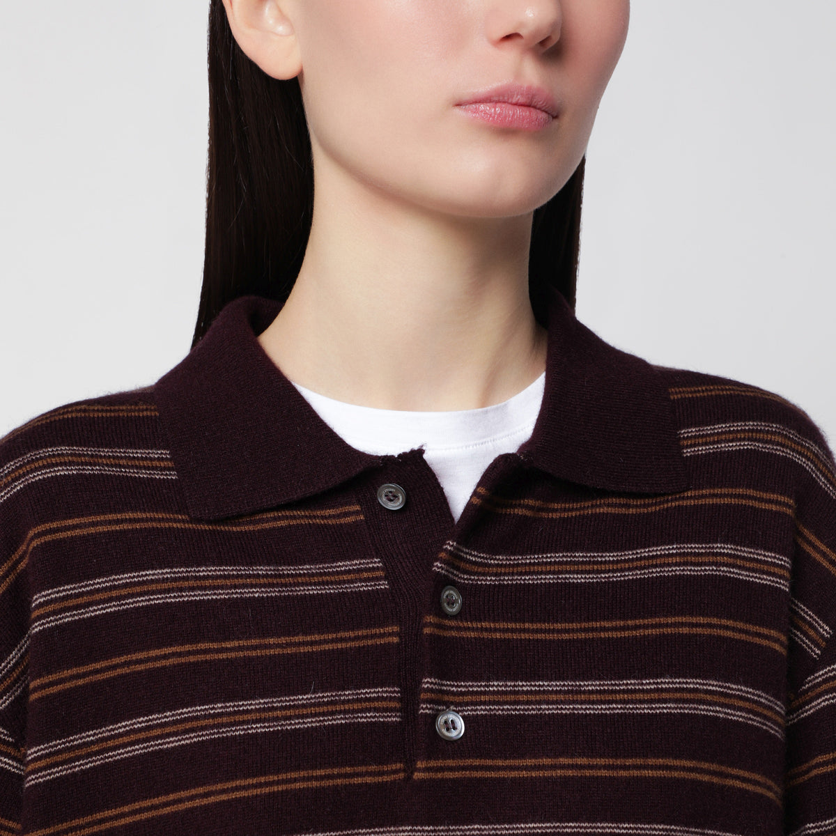 Maglione a righe marrone con colletto
