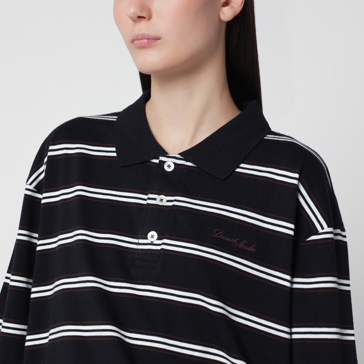 Marineblau gestreiftes T-Shirt aus Baumwolljersey