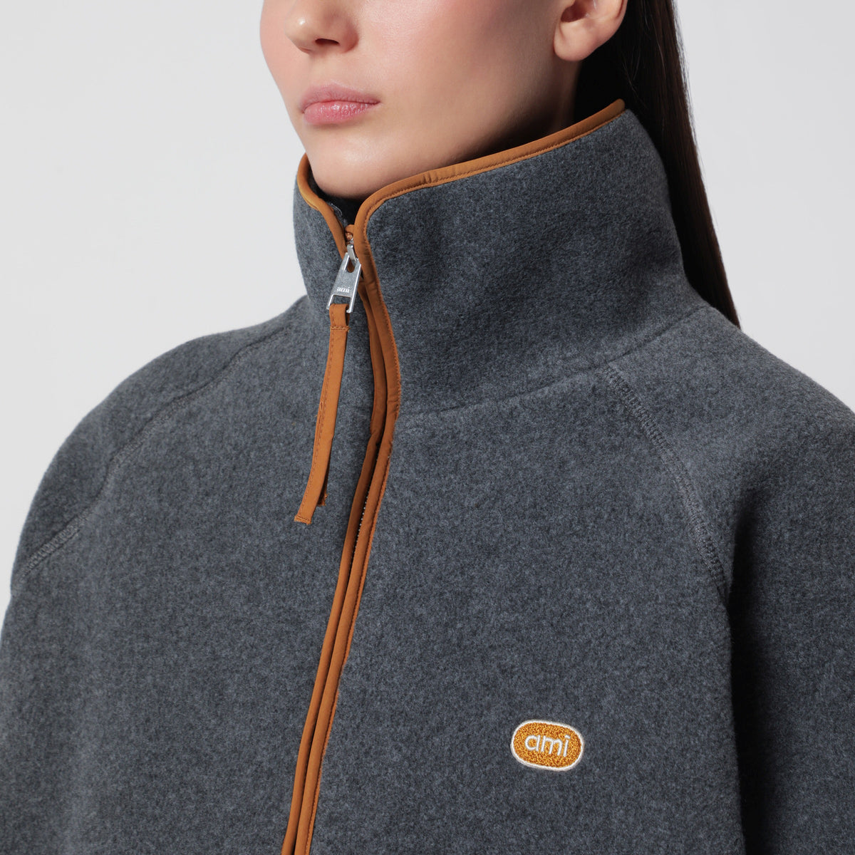 Felpa in pile grigio cenere con patch Ami