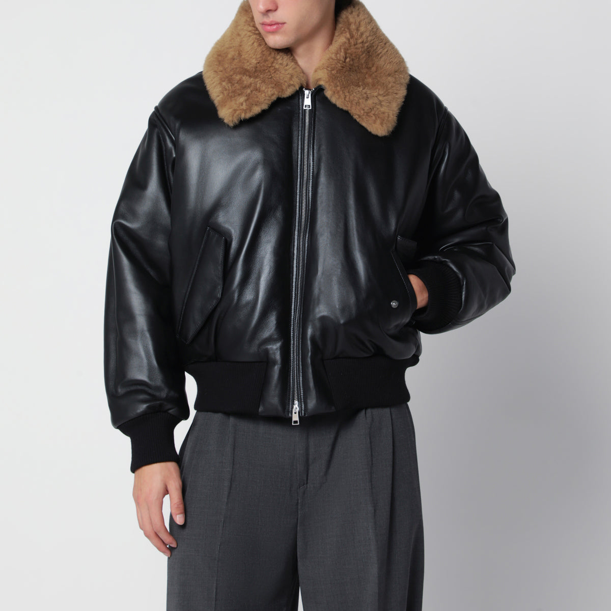 Wattierte schwarze Jacke aus Lammleder