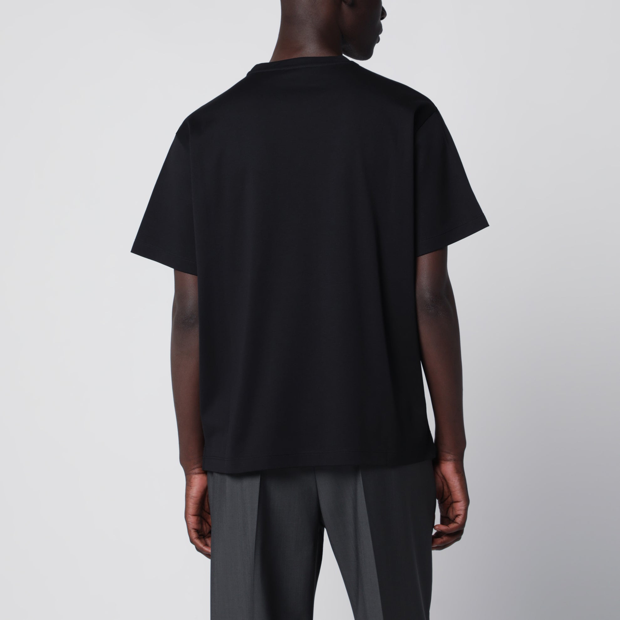 T-shirt girocollo boxy in cotone nero