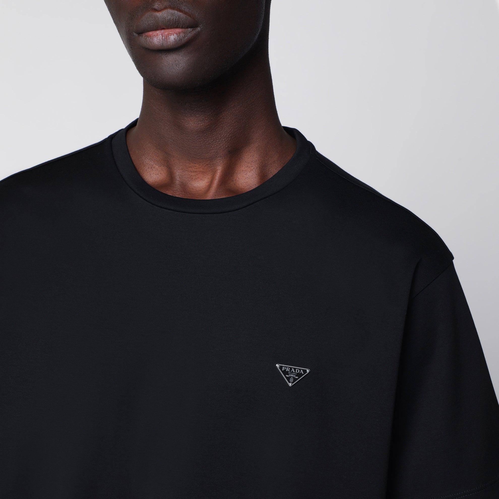 T-shirt girocollo boxy in cotone nero