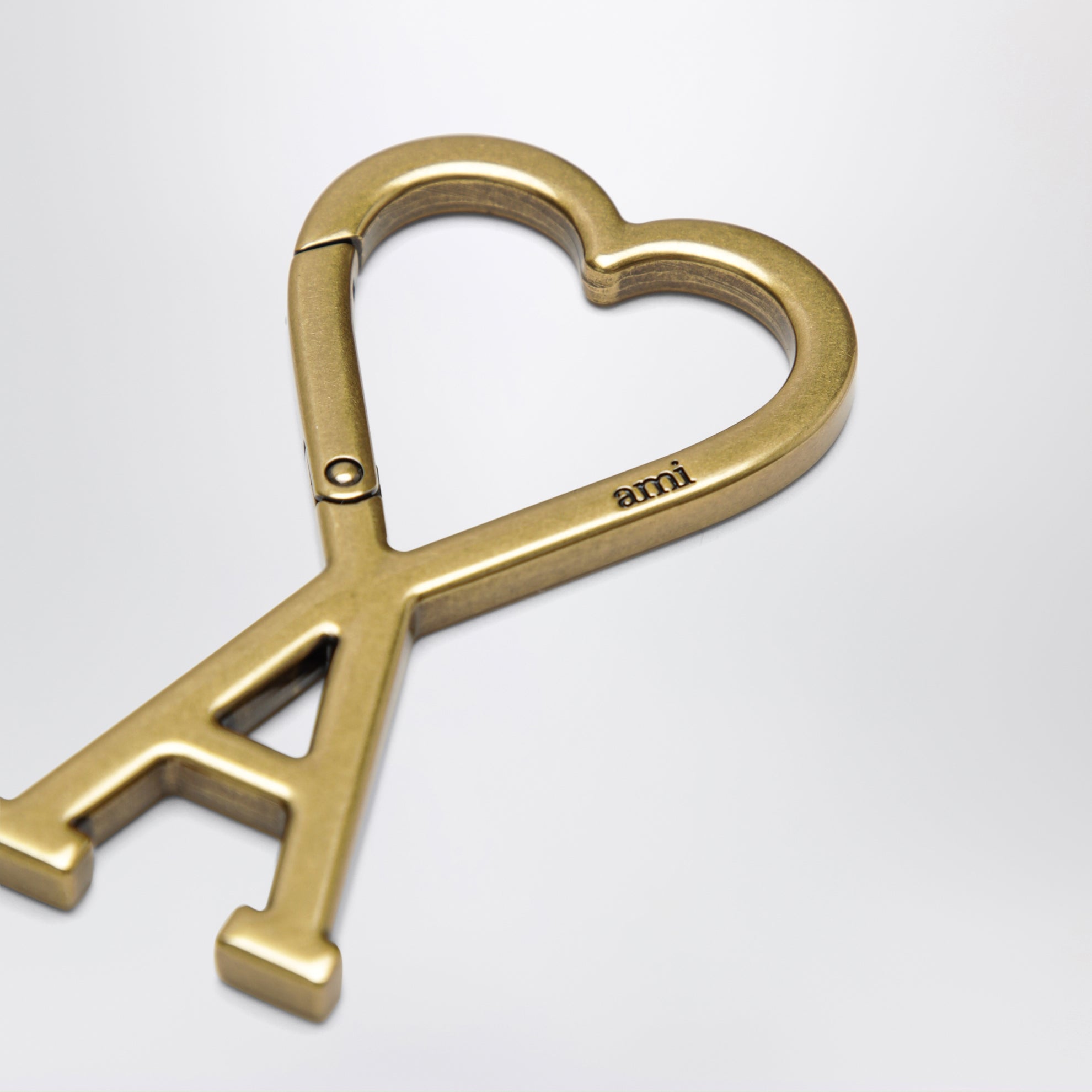 Ami de Cœur keyring with gold-tone metal clasp