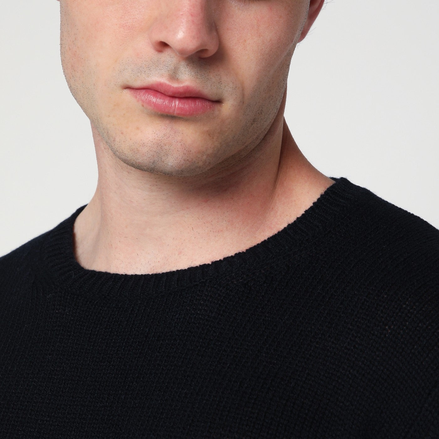 Blauer Kaschmirpullover