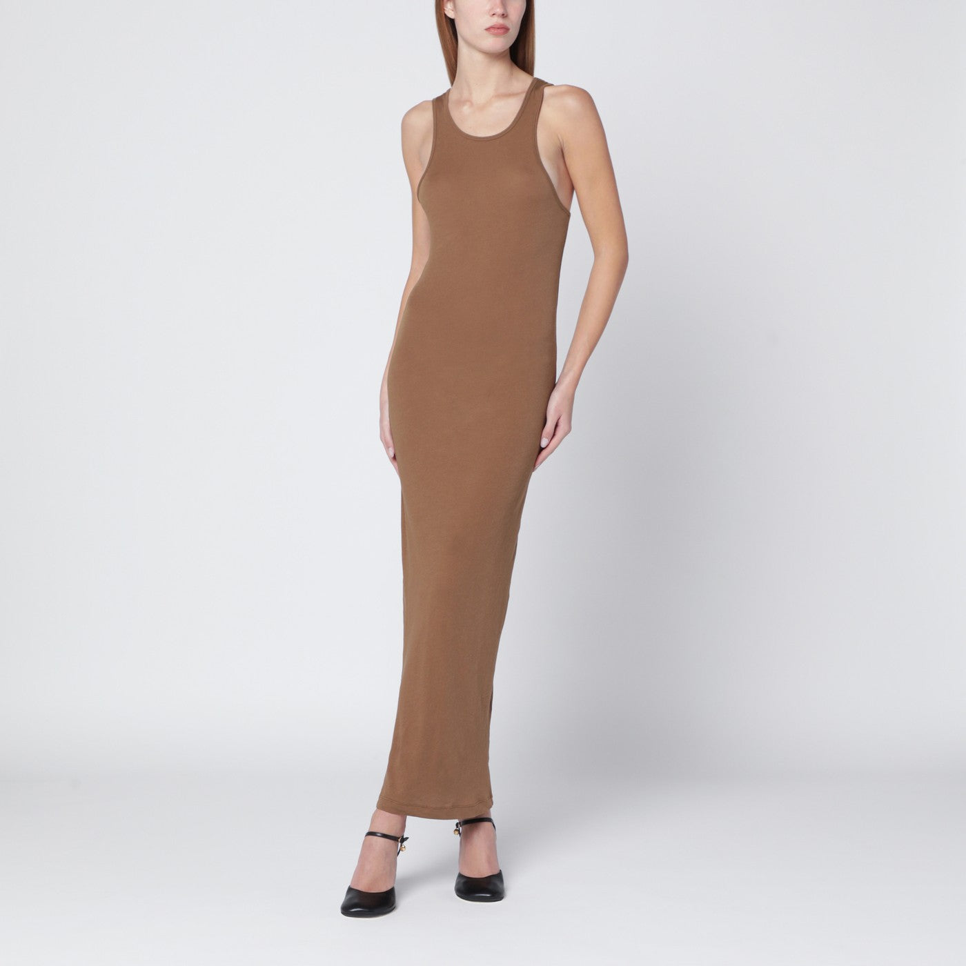 Sandfarbenes ärmelloses Kleid aus Baumwollmischung