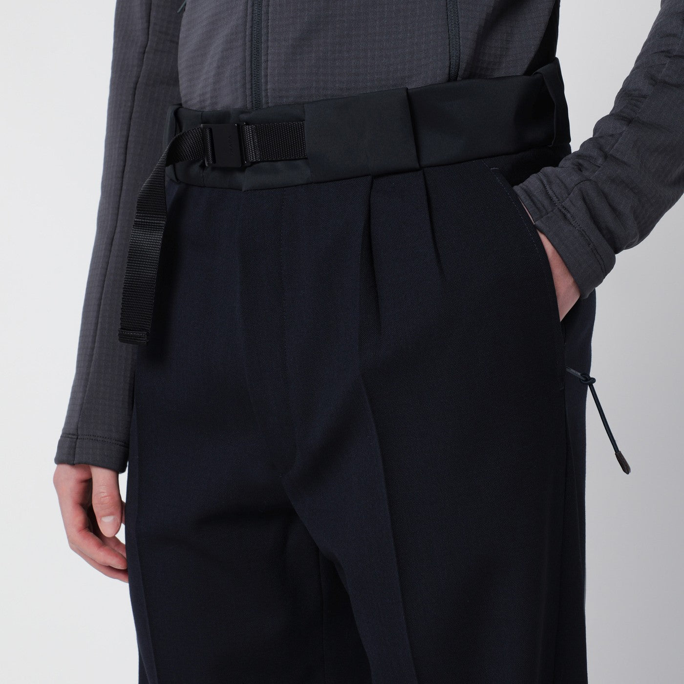 Wollhose mit technischen Details