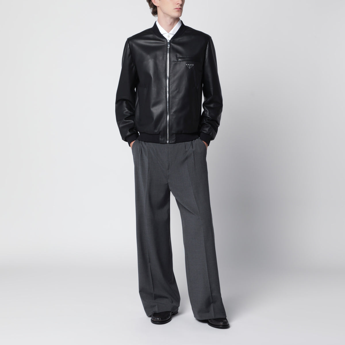 Bomber con zip nero in pelle