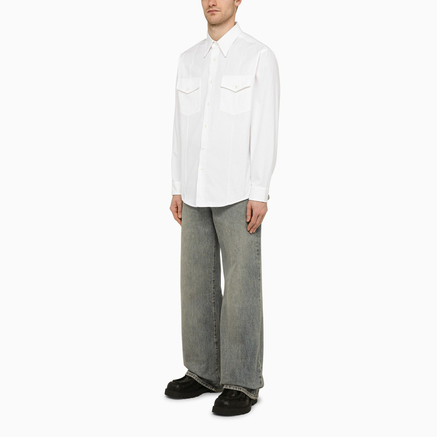 Change long-sleeved shirt white