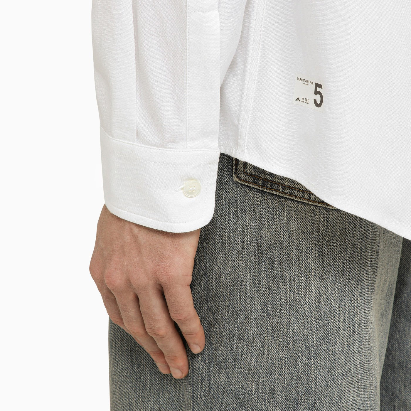 Change long-sleeved shirt white
