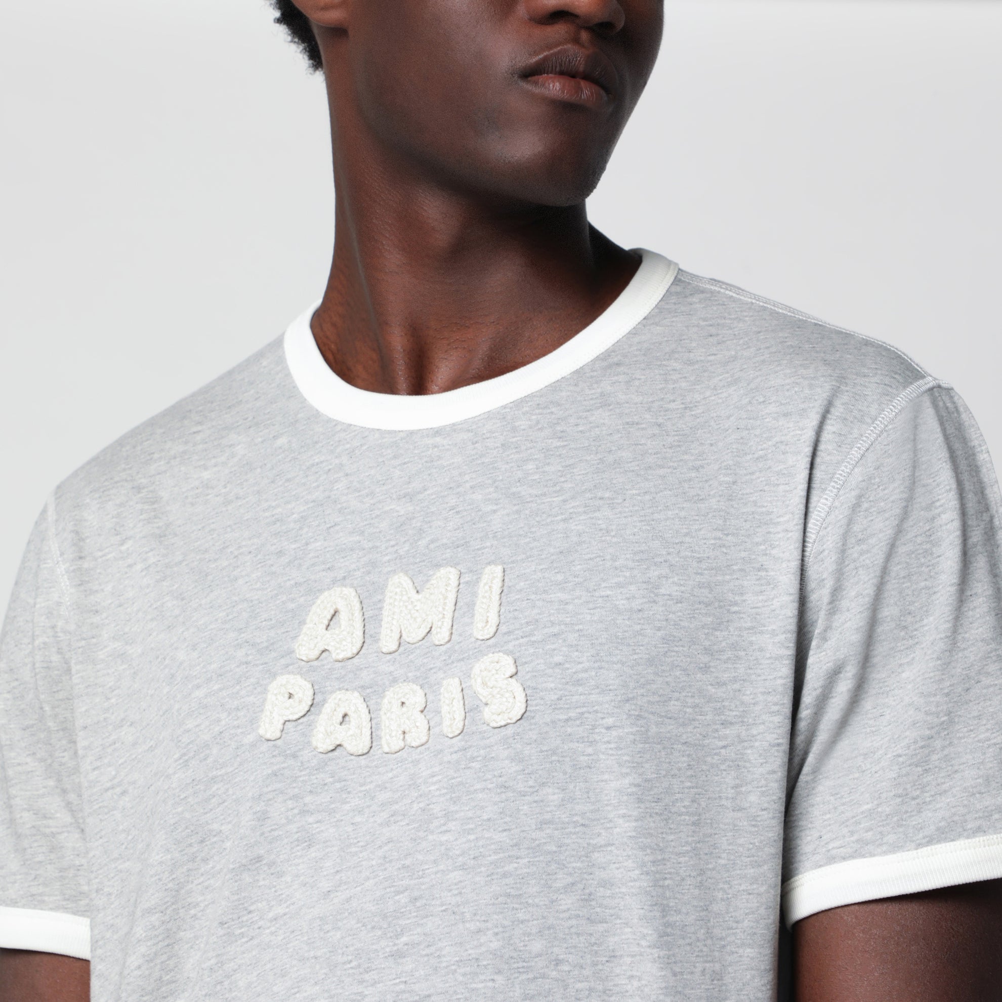 T-shirt gris/crème en coton avec application logo