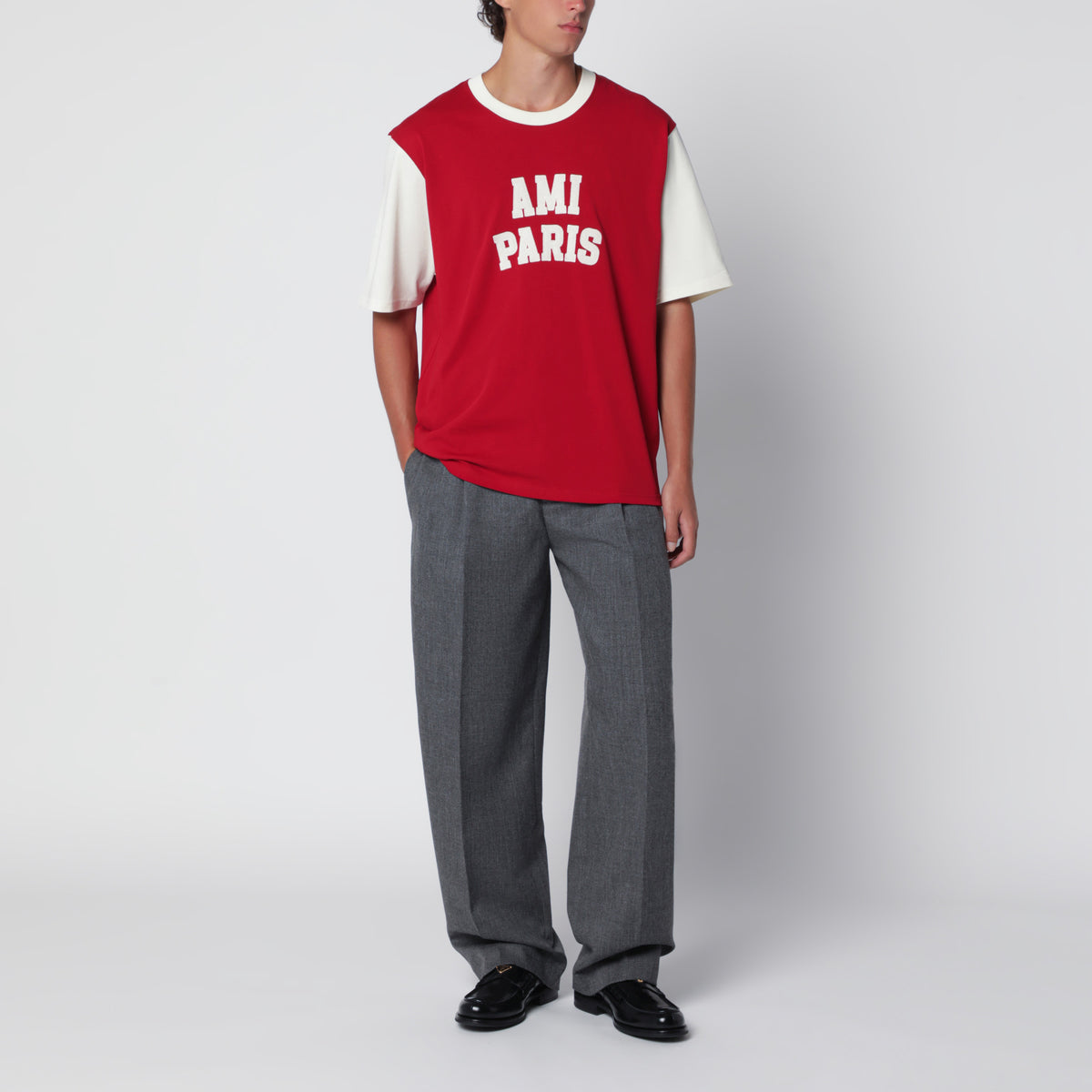 T-shirt rosso rubino con ricamo logo