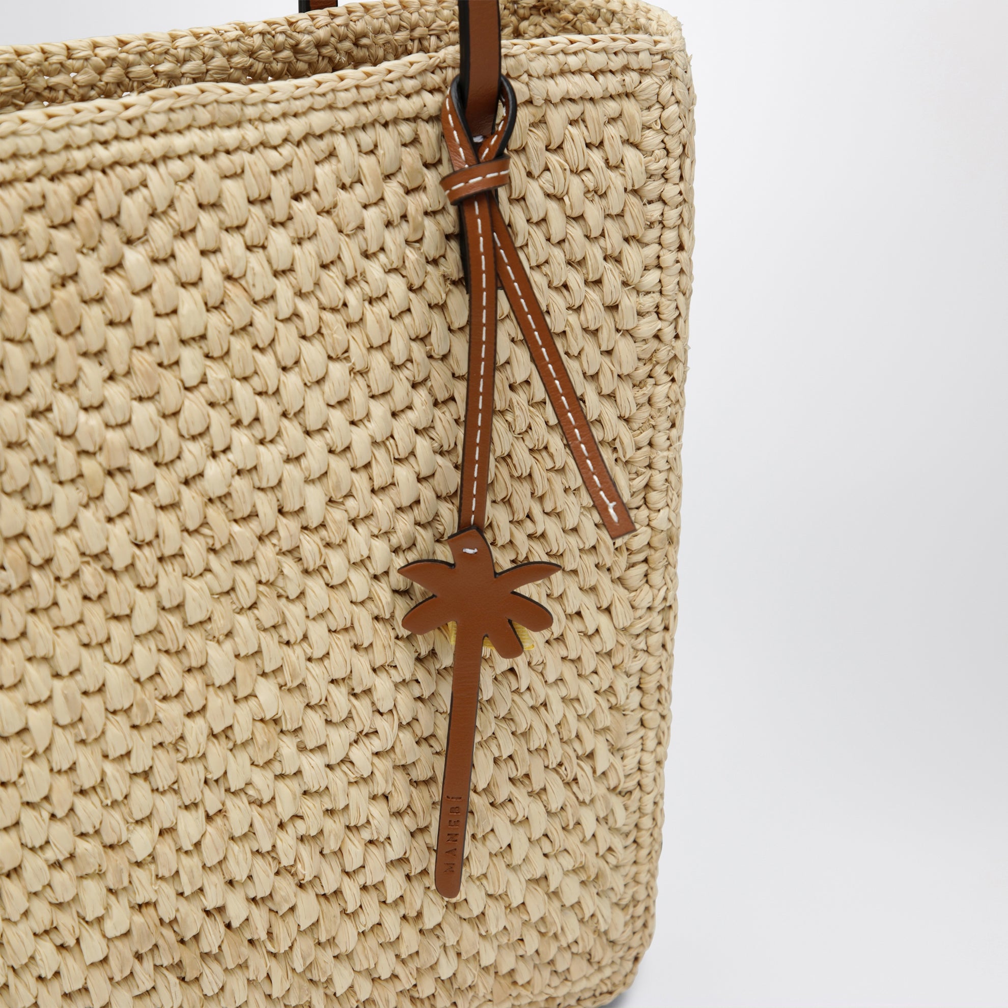 Beige raffia tote bag
