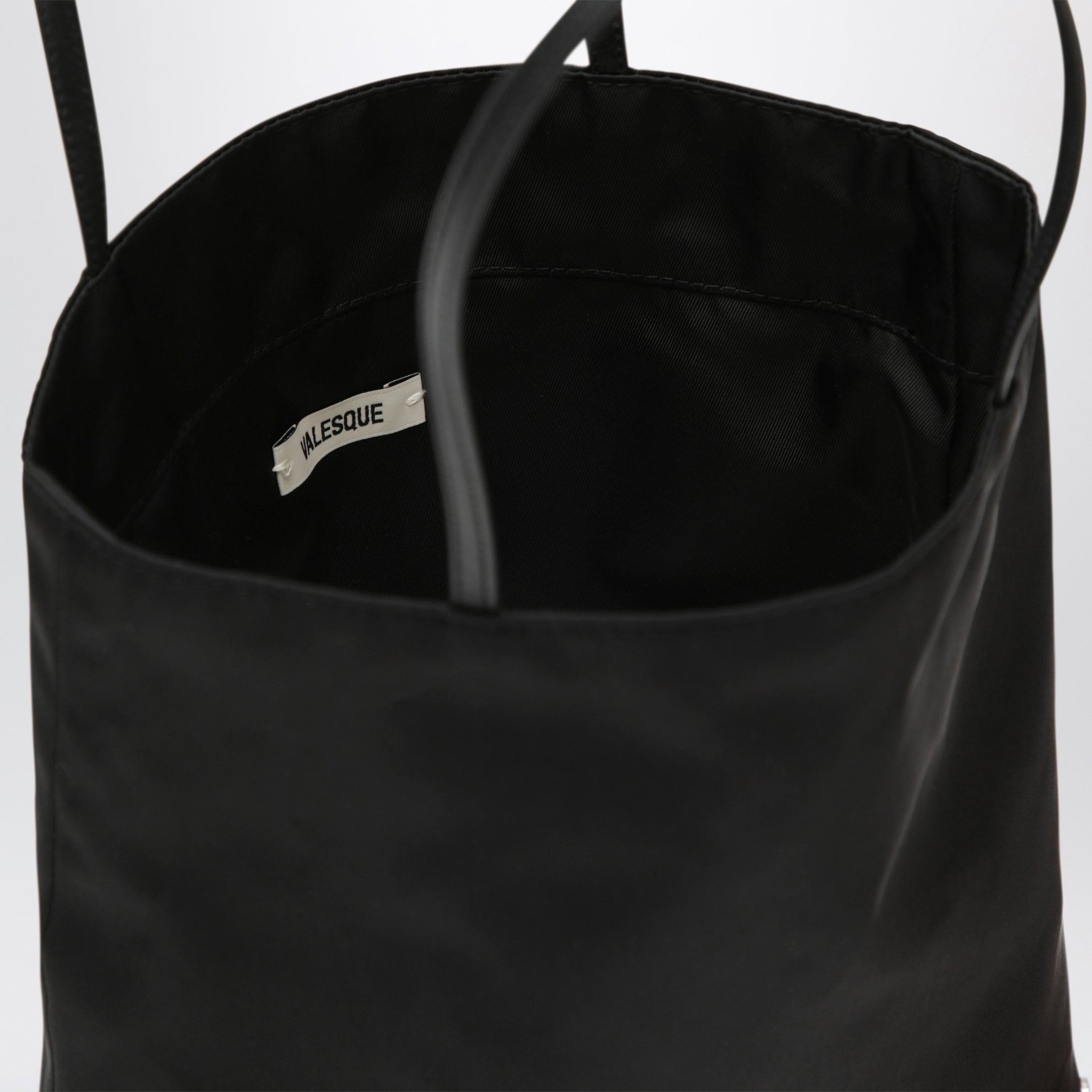 Kleine Thea Tote Bag aus schwarzem Satin-Nylon