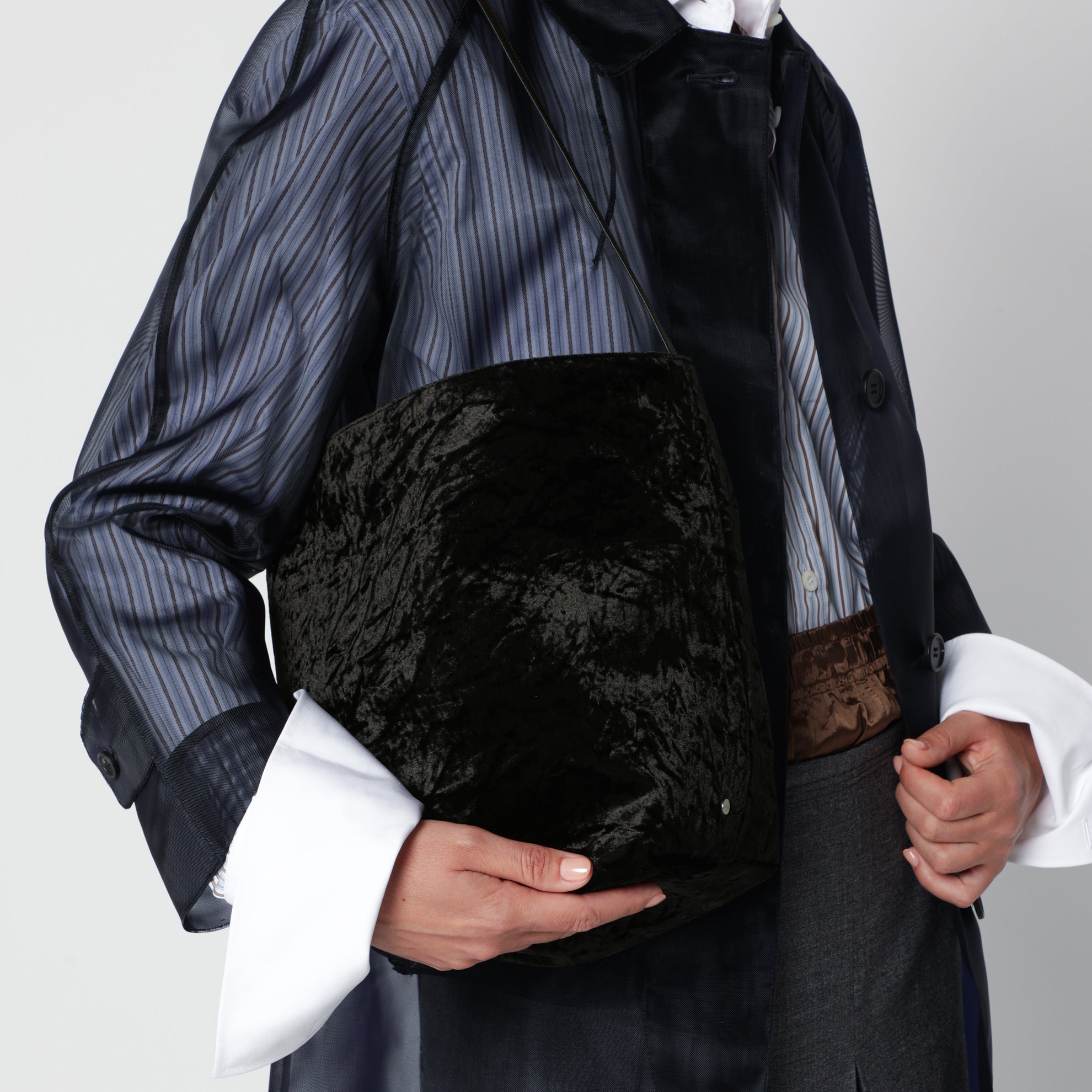 Borsa tote Bucket nera in velluto