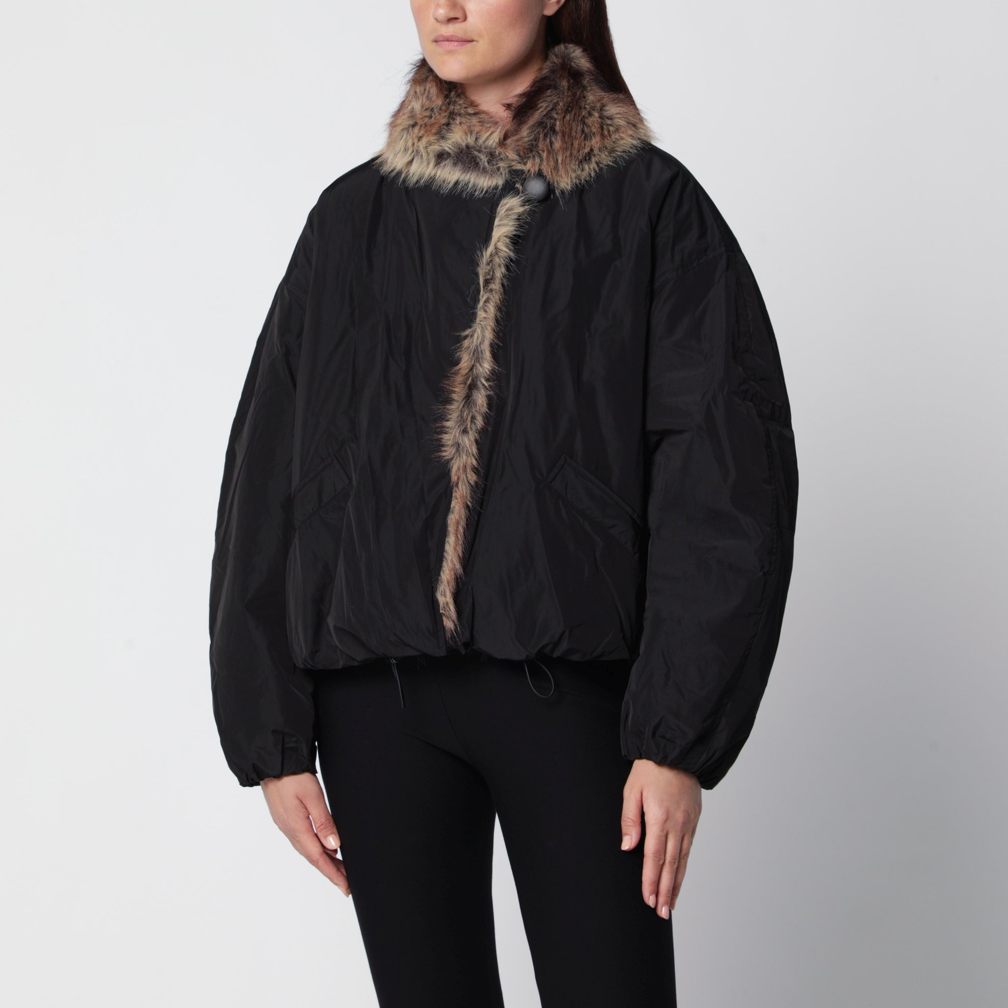 Schwarzer Charone-Kurzparka aus Polyester