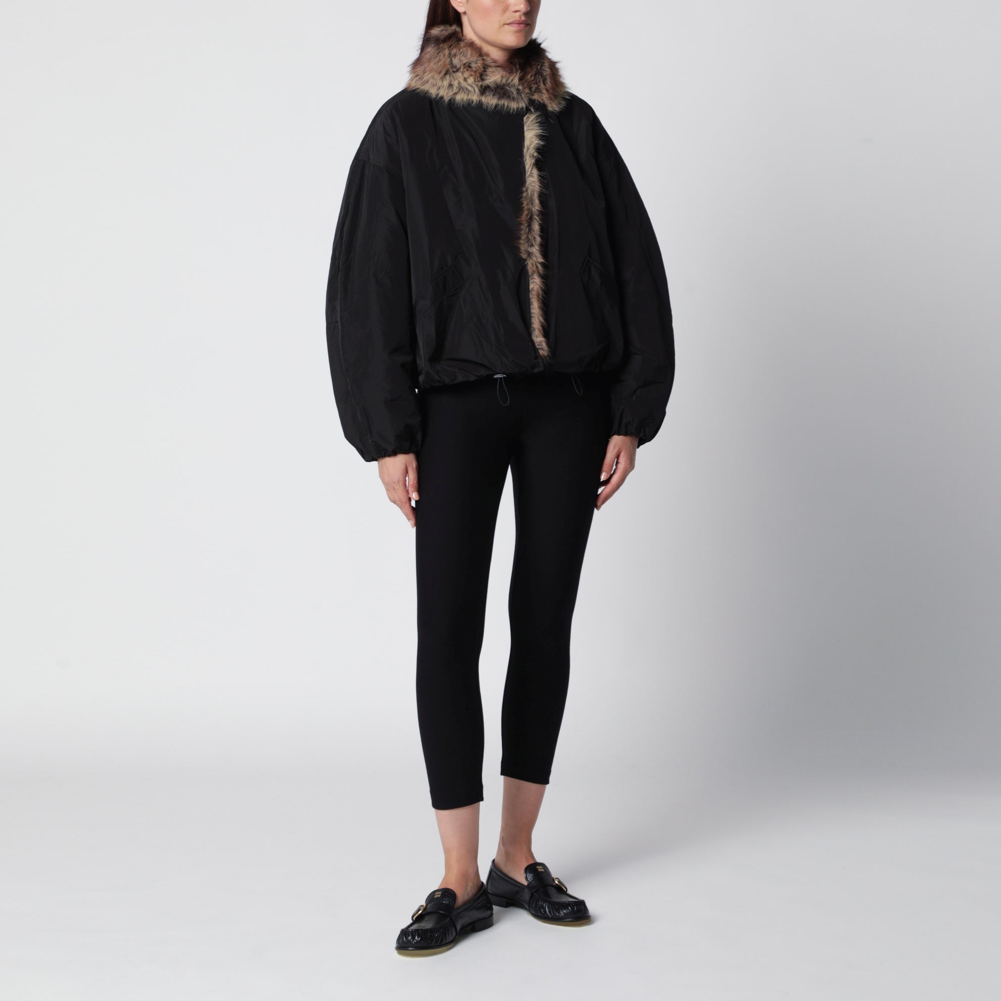 Schwarzer Charone-Kurzparka aus Polyester