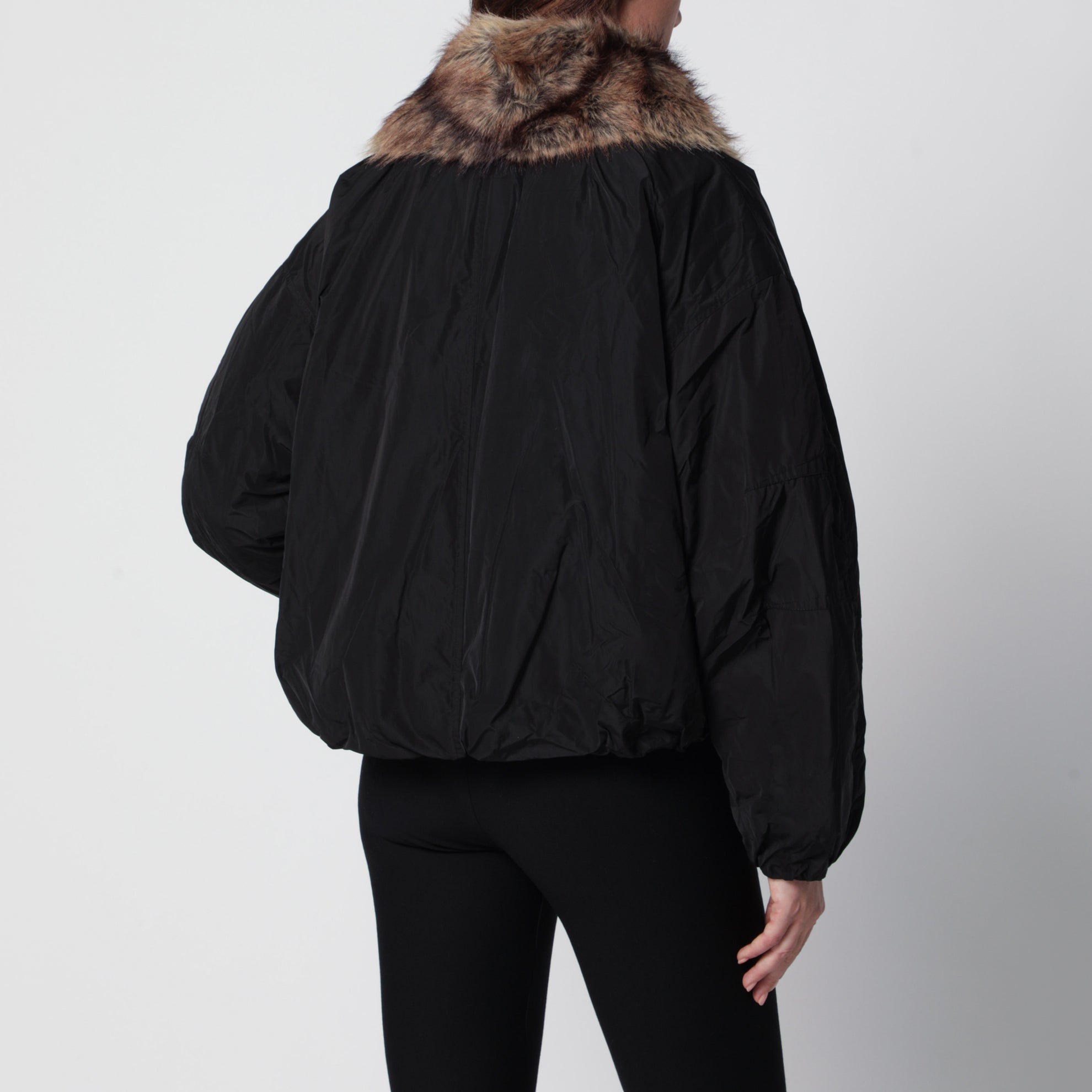 Schwarzer Charone-Kurzparka aus Polyester