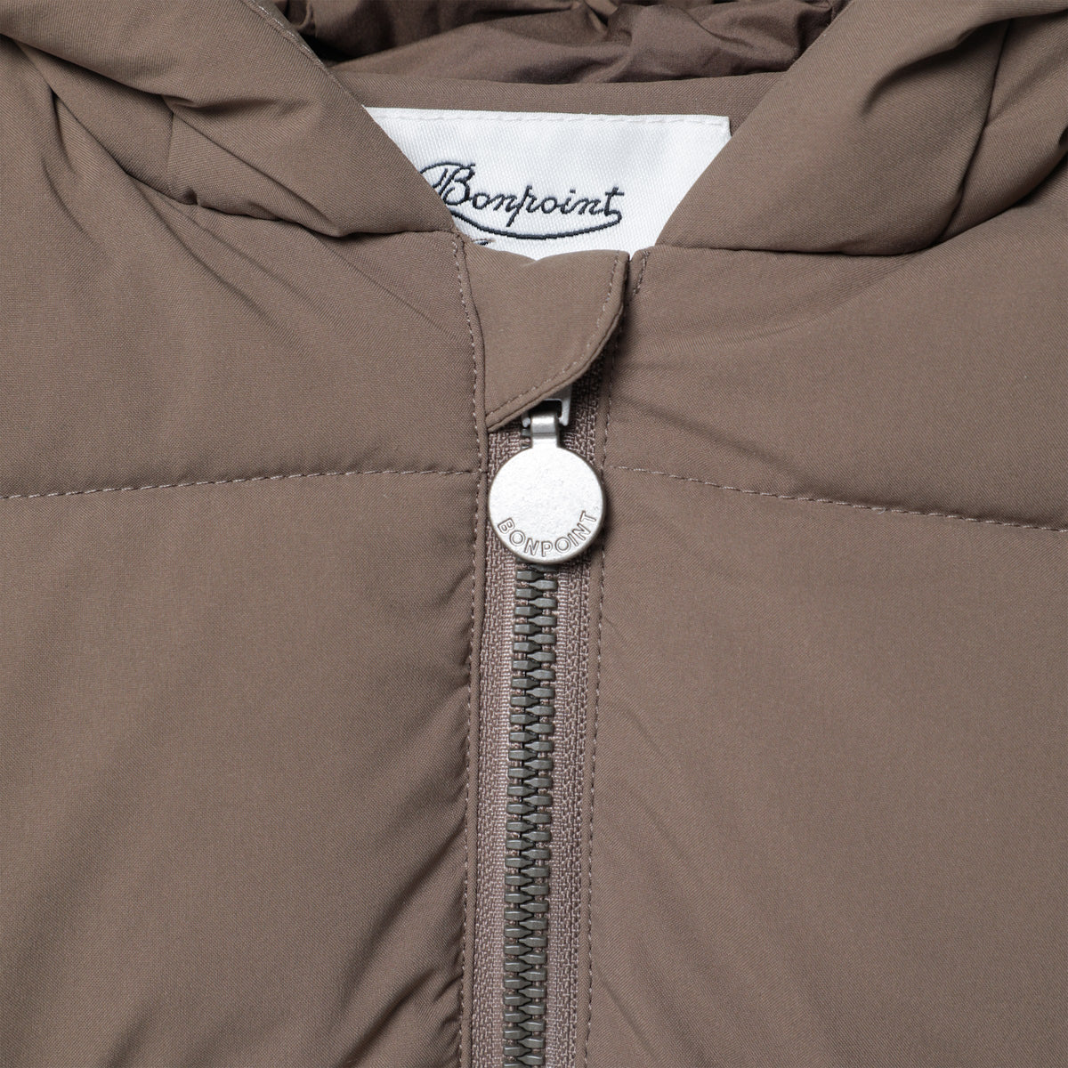 Braune Daunenjacke mit Kapuze