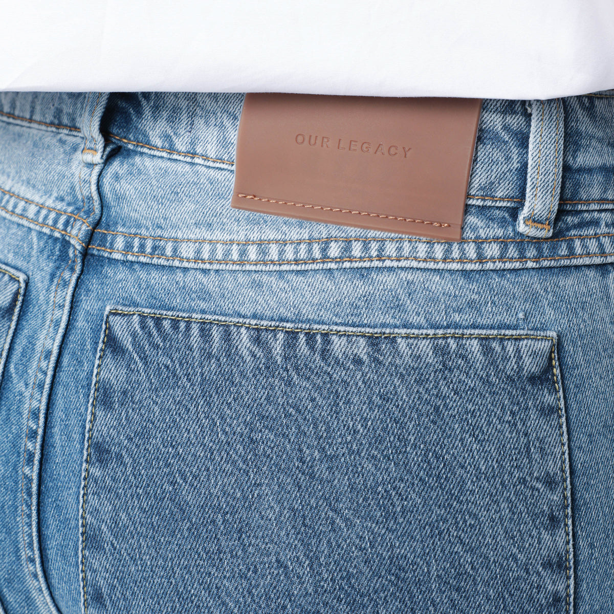 Jeans blu con pannelli patchwork