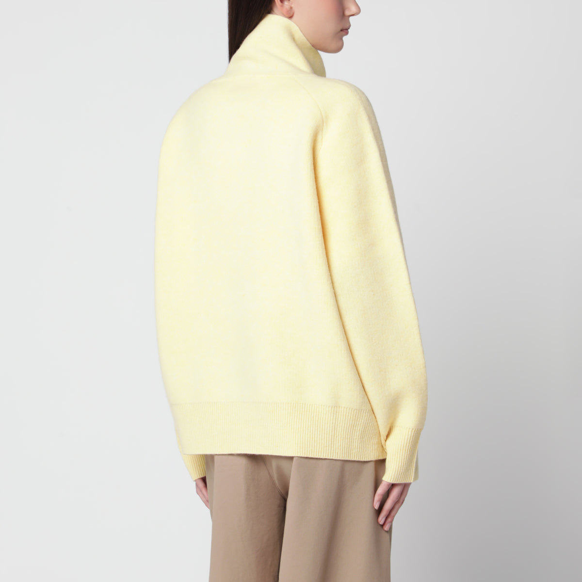 Cardigan con zip color burro in cashmere e lana