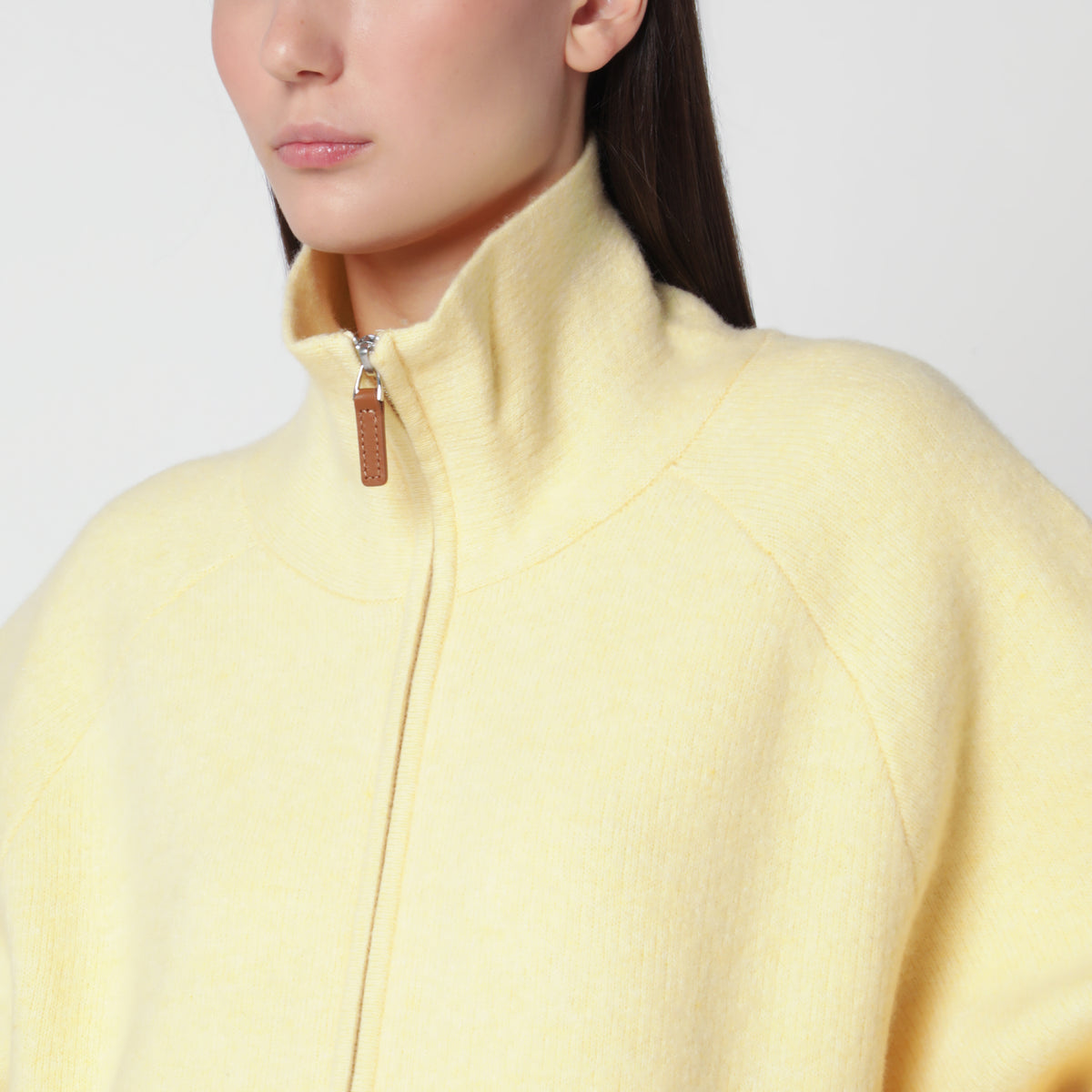 Cardigan con zip color burro in cashmere e lana