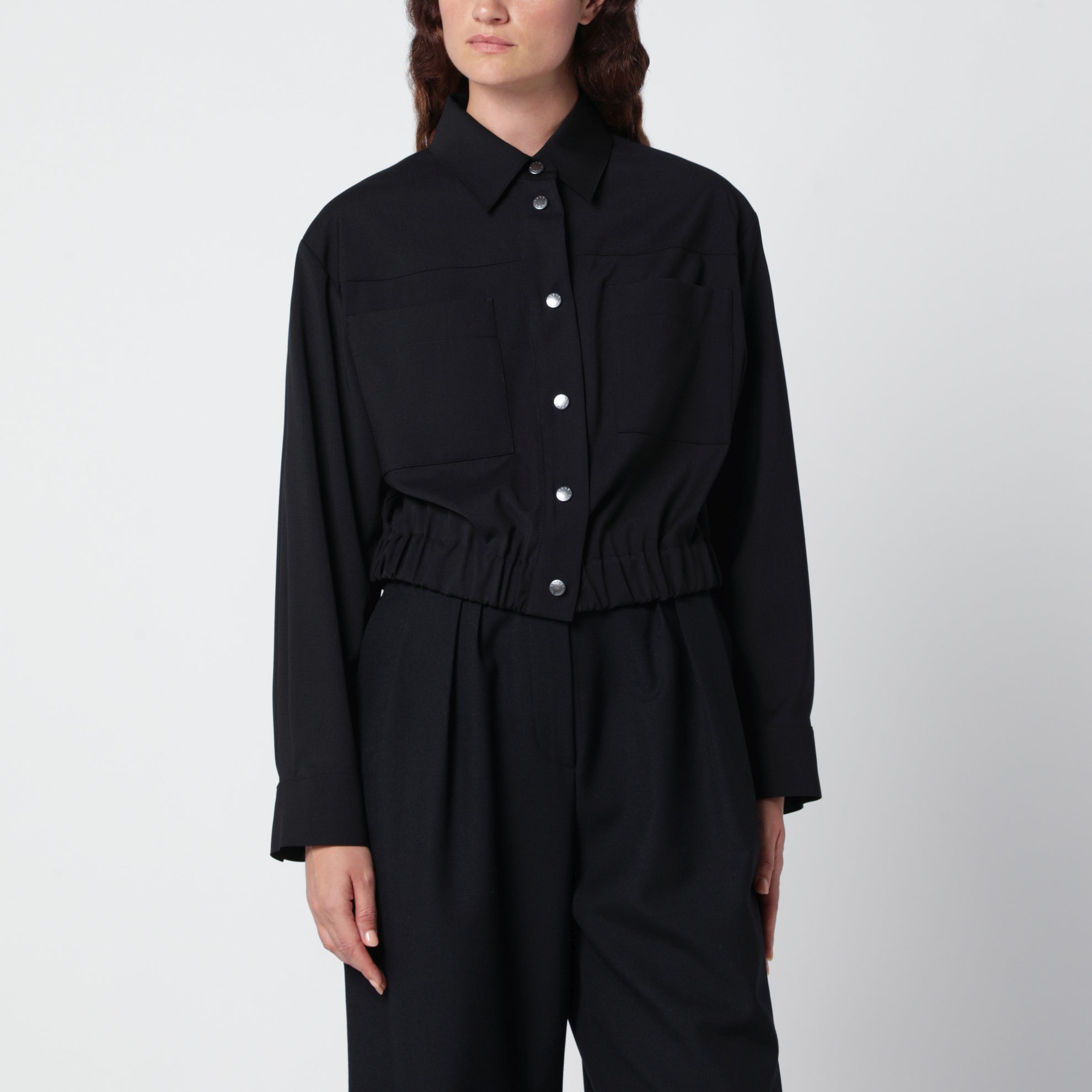 Veste courte noire en laine vierge