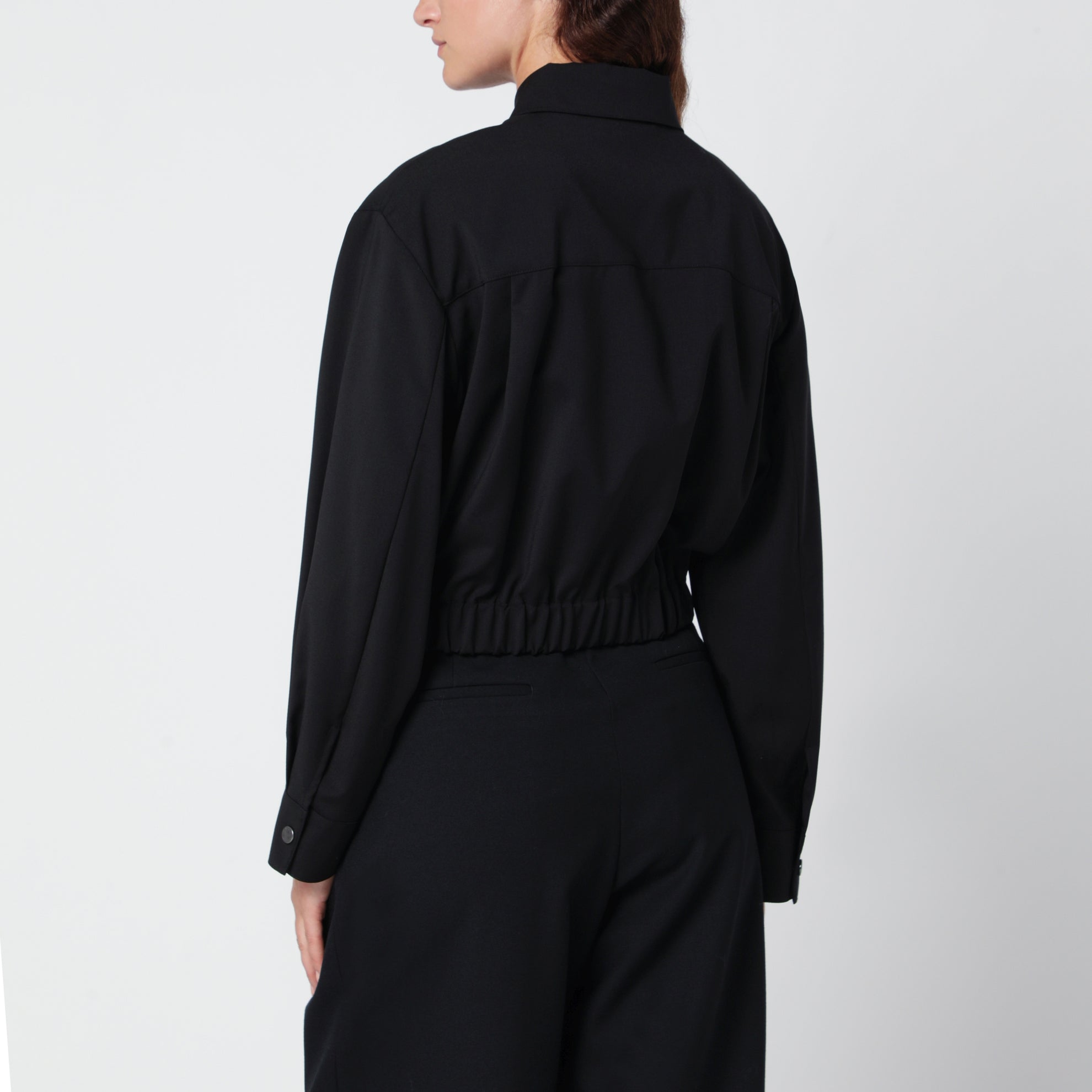 Veste courte noire en laine vierge