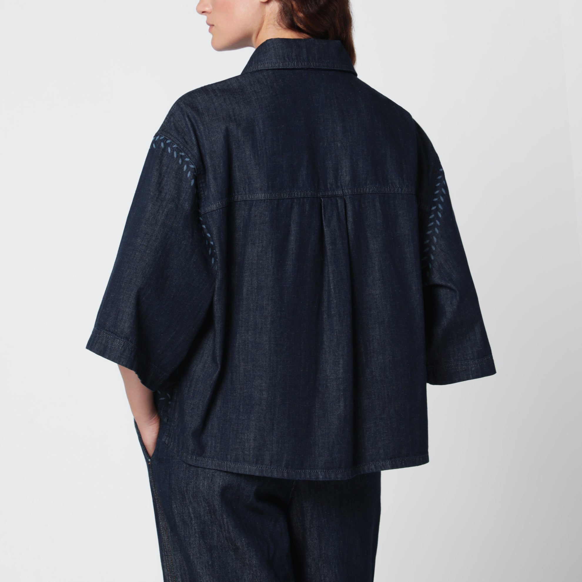 Pull en coton bleu brodé