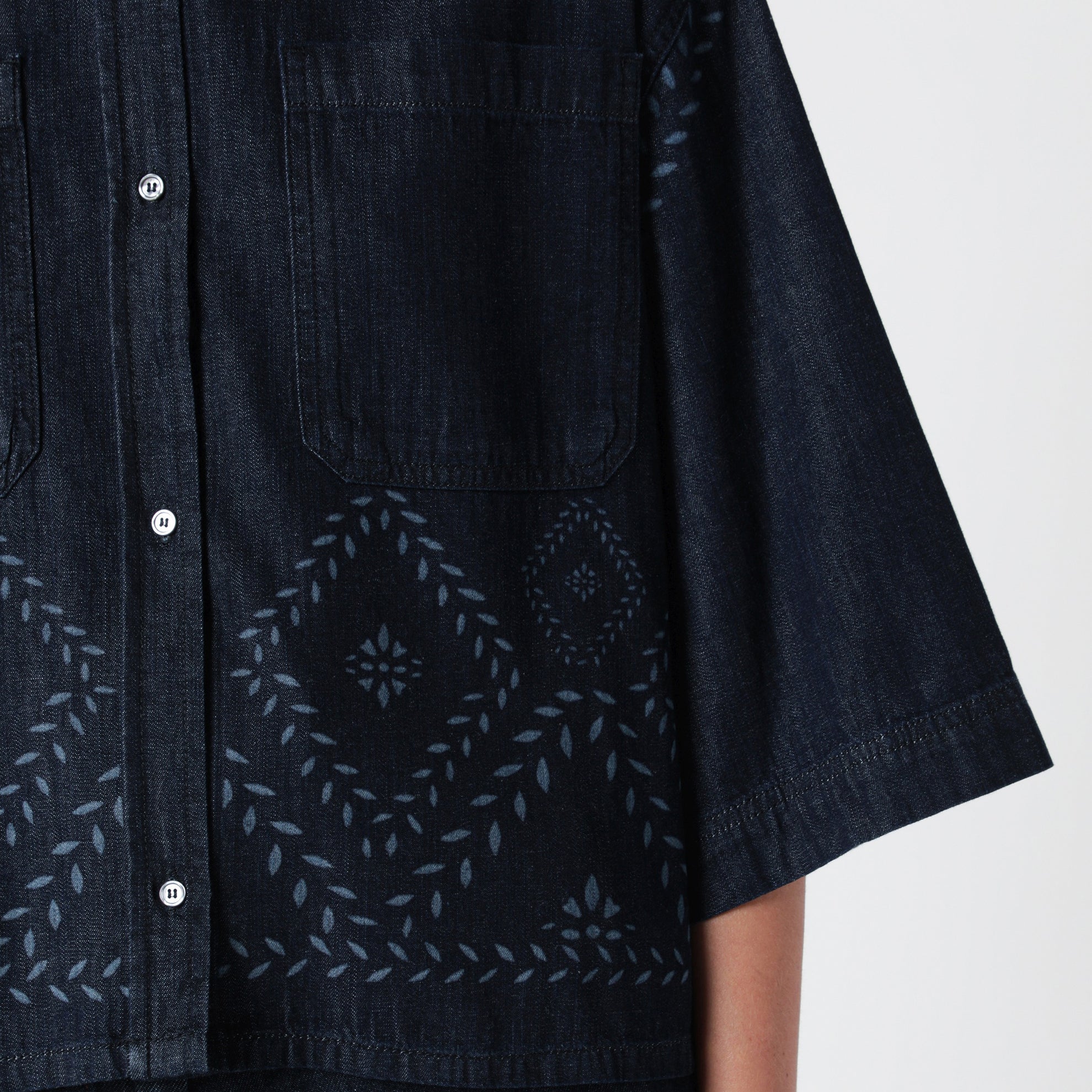 Pull en coton bleu brodé