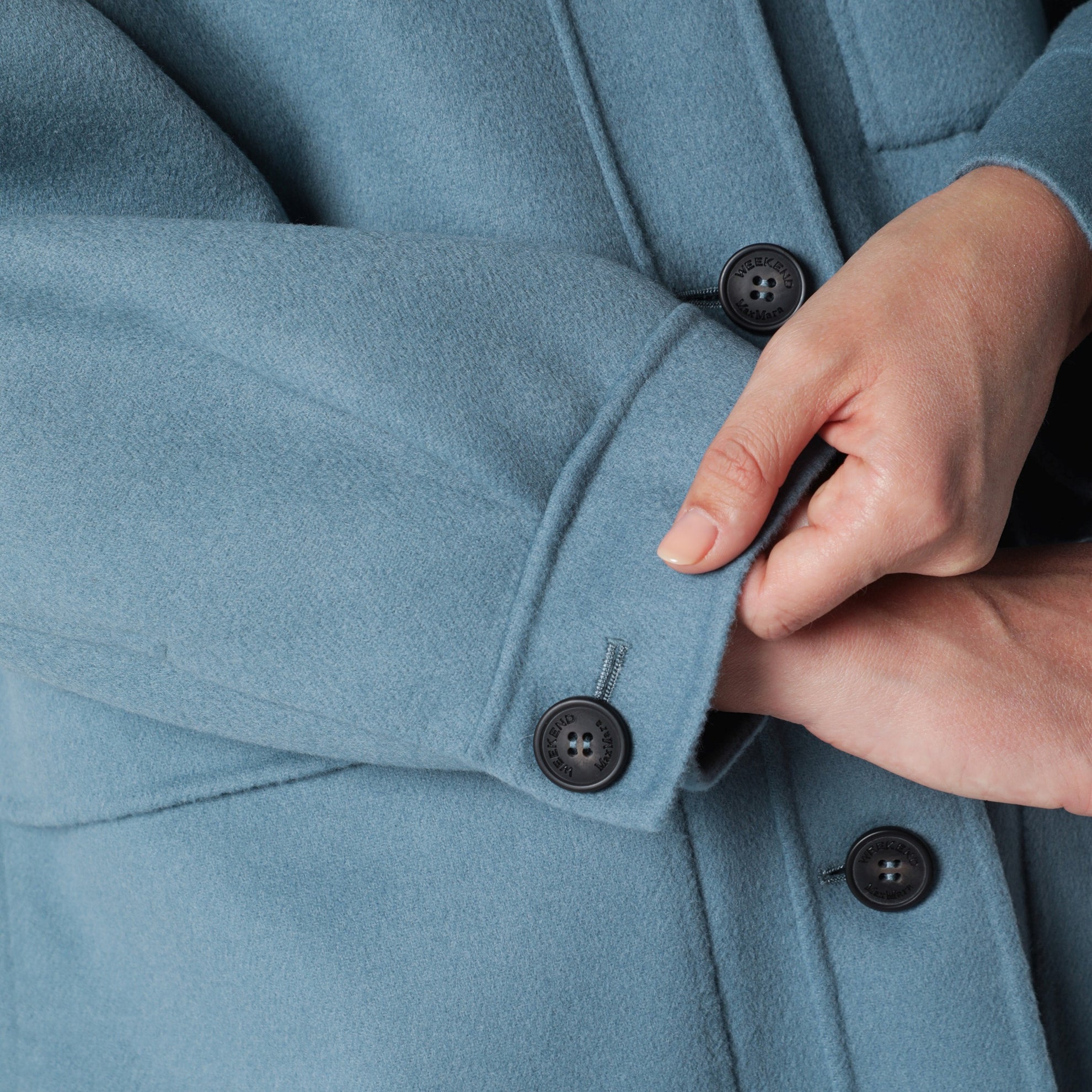 Blaue Hemdjacke aus Wolle