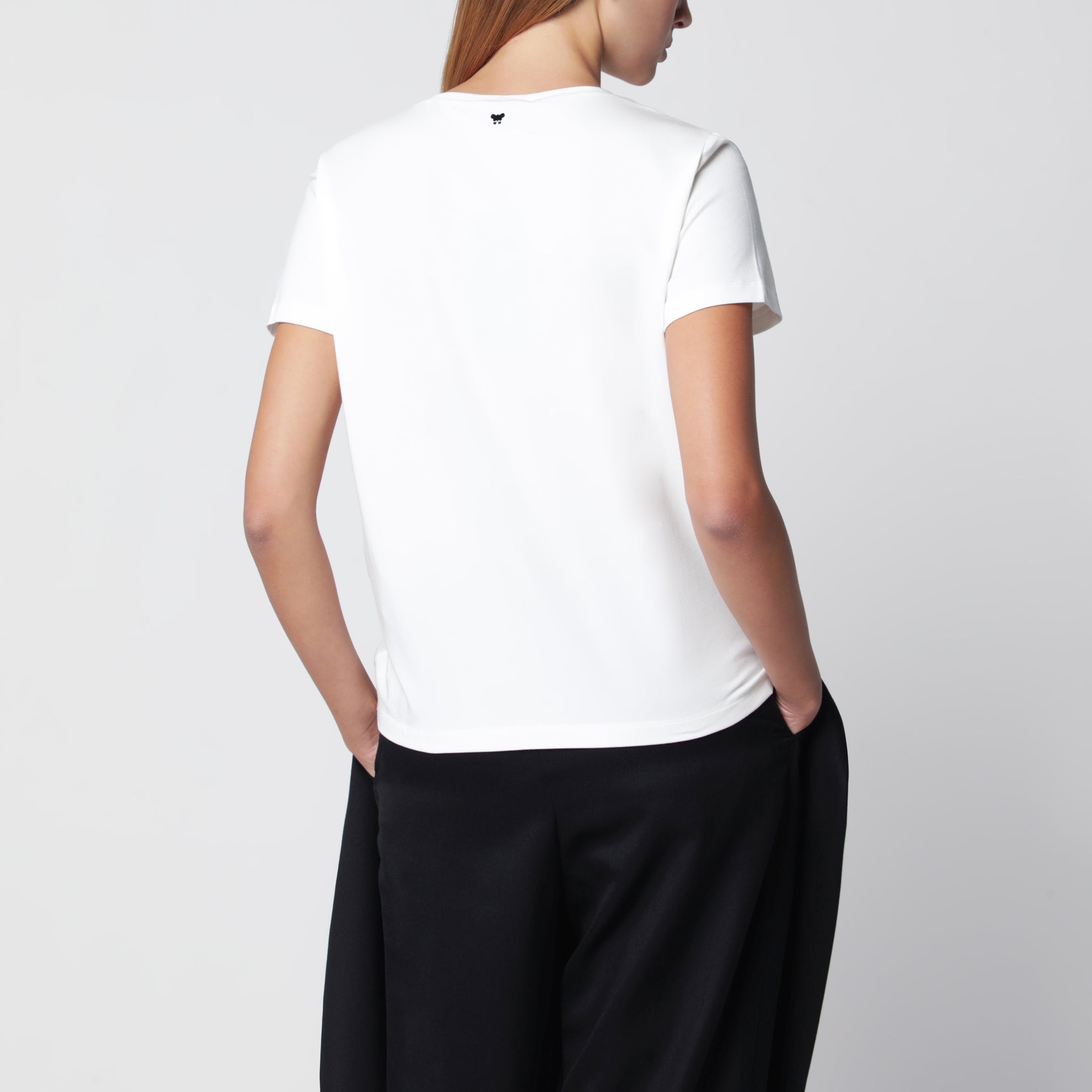 T-shirt blanc en lin brodé et jersey de coton stretch