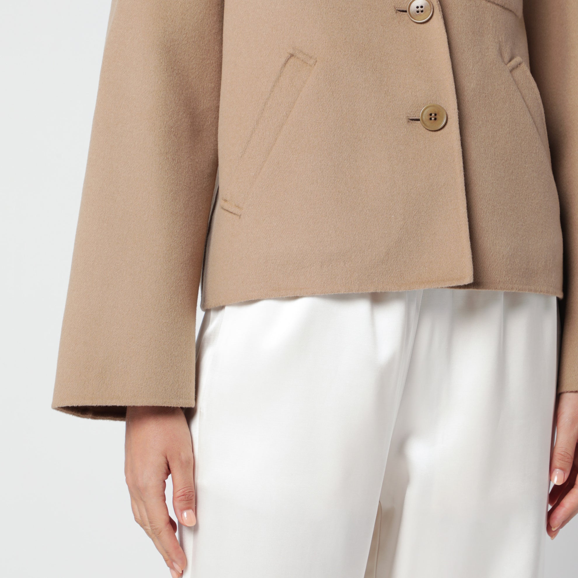 Veste courte en laine camel