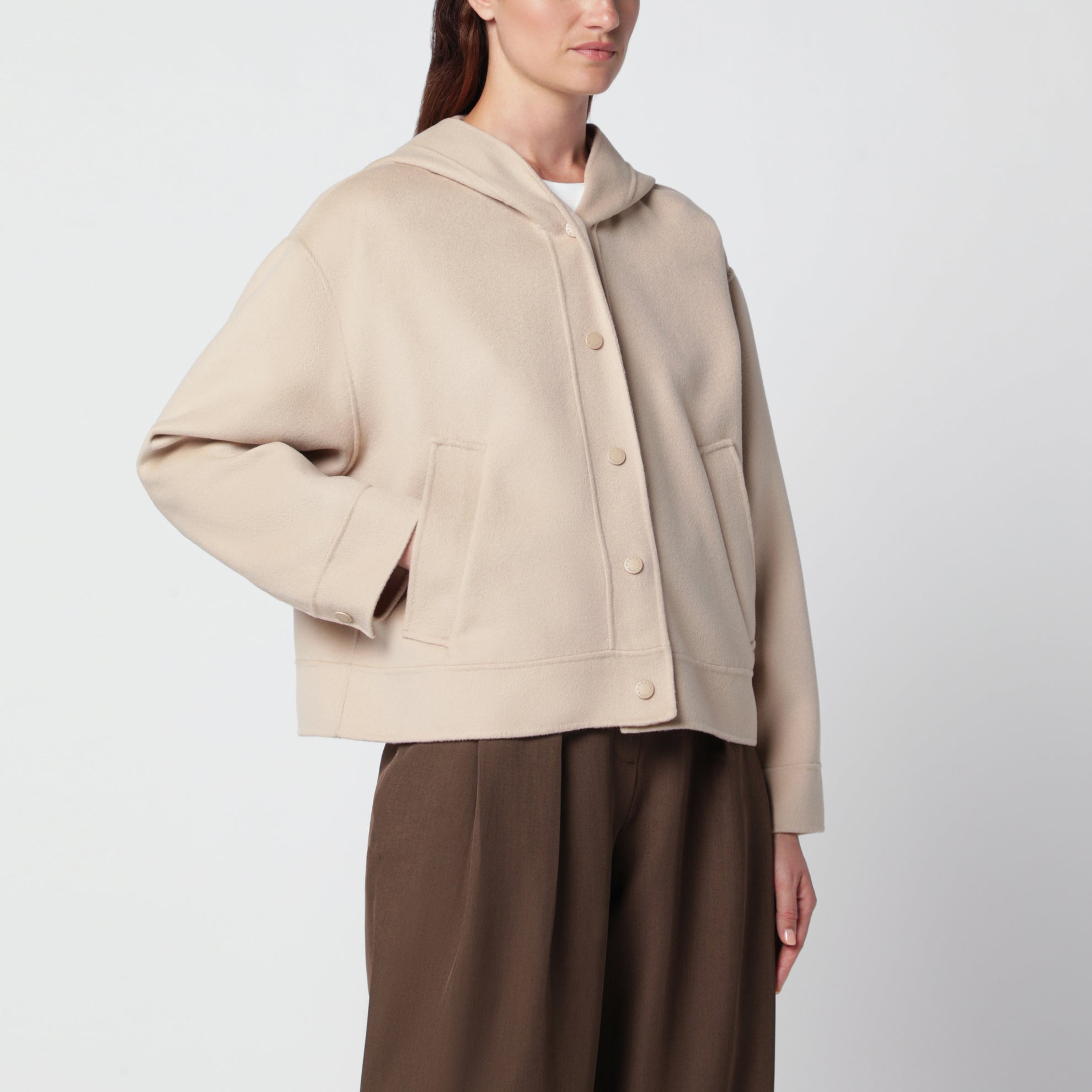 Mandelfarbene Wolljacke mit Kapuze