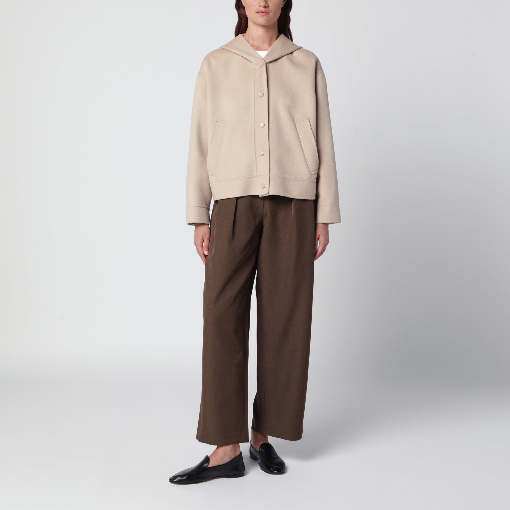 Mandelfarbene Wolljacke mit Kapuze